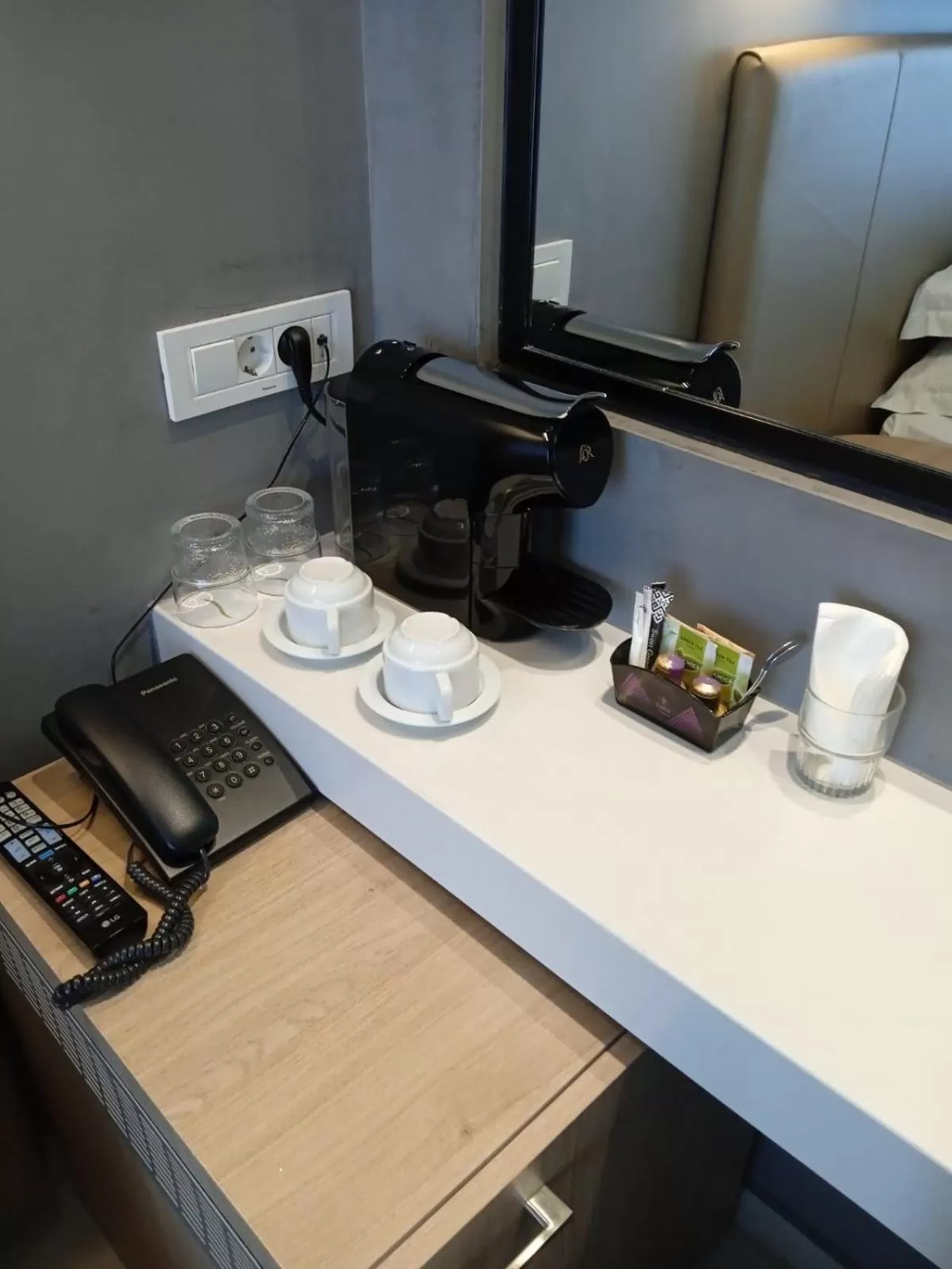 Coffee/tea facilities in Hotel Avra by Smile hotels - Free Airport Shuttle