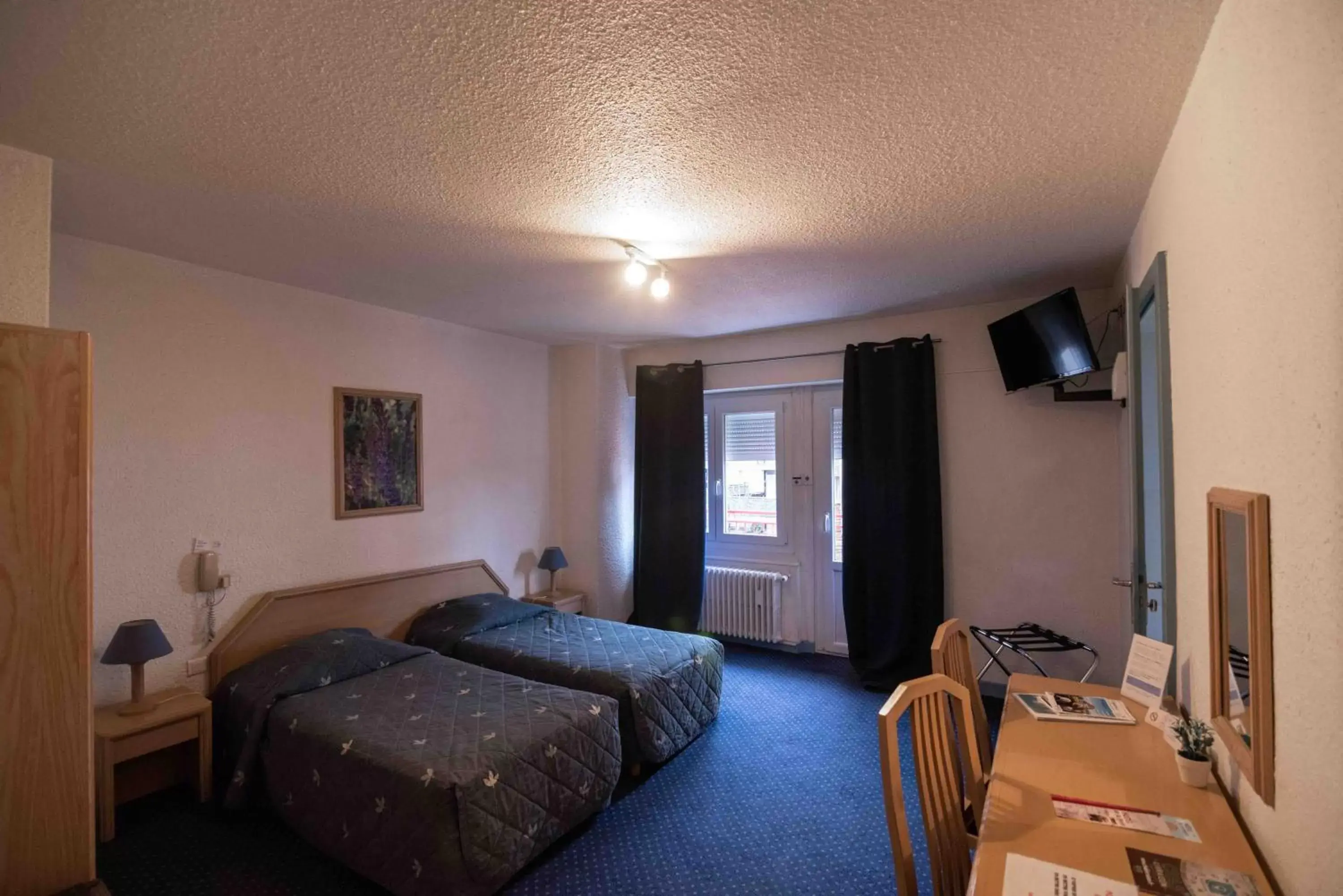 Large Twin Room in Hôtel de La Poste Large Twin Room in Hôtel de La Poste