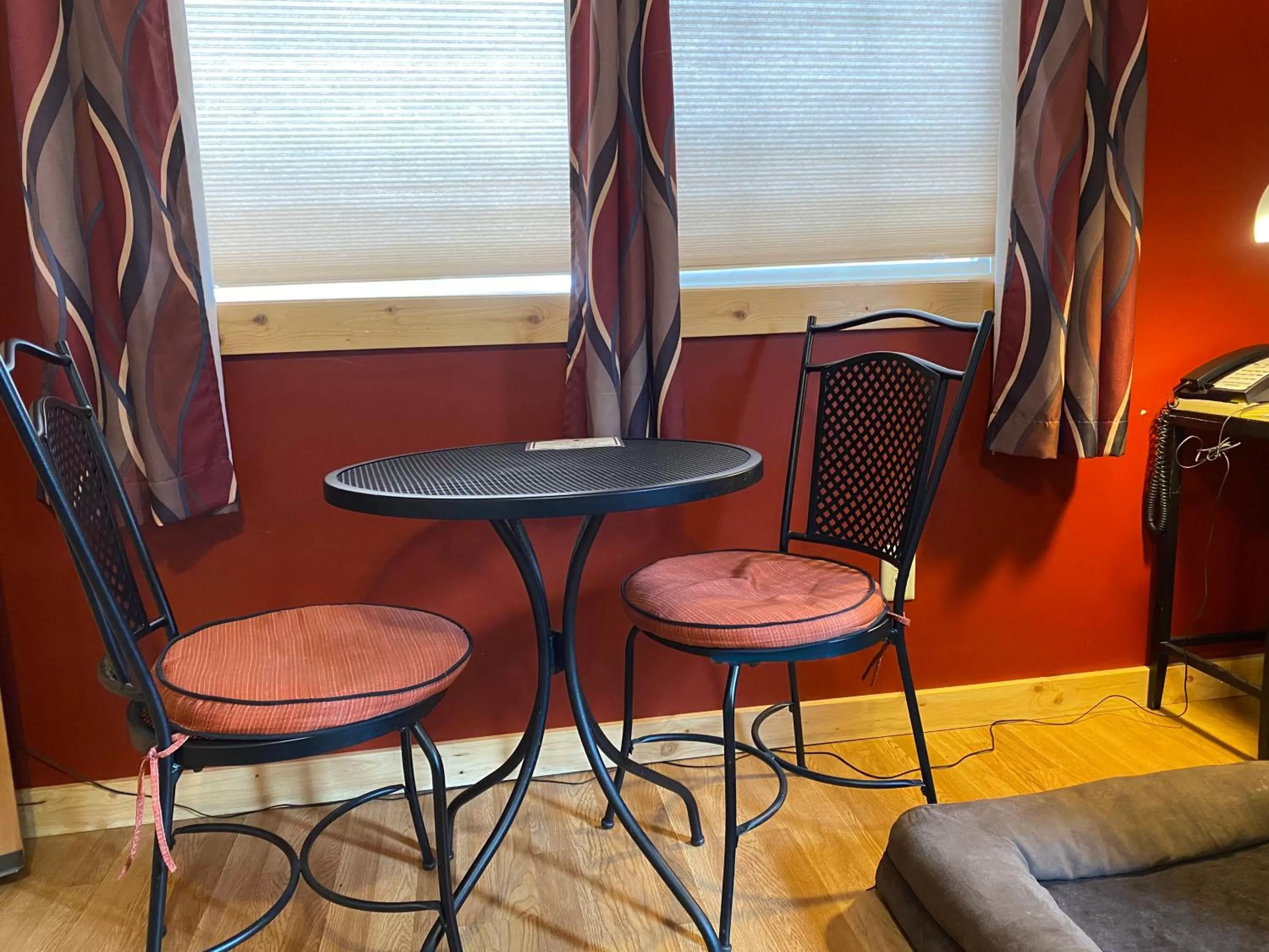 Seating area in Twisp River Suites