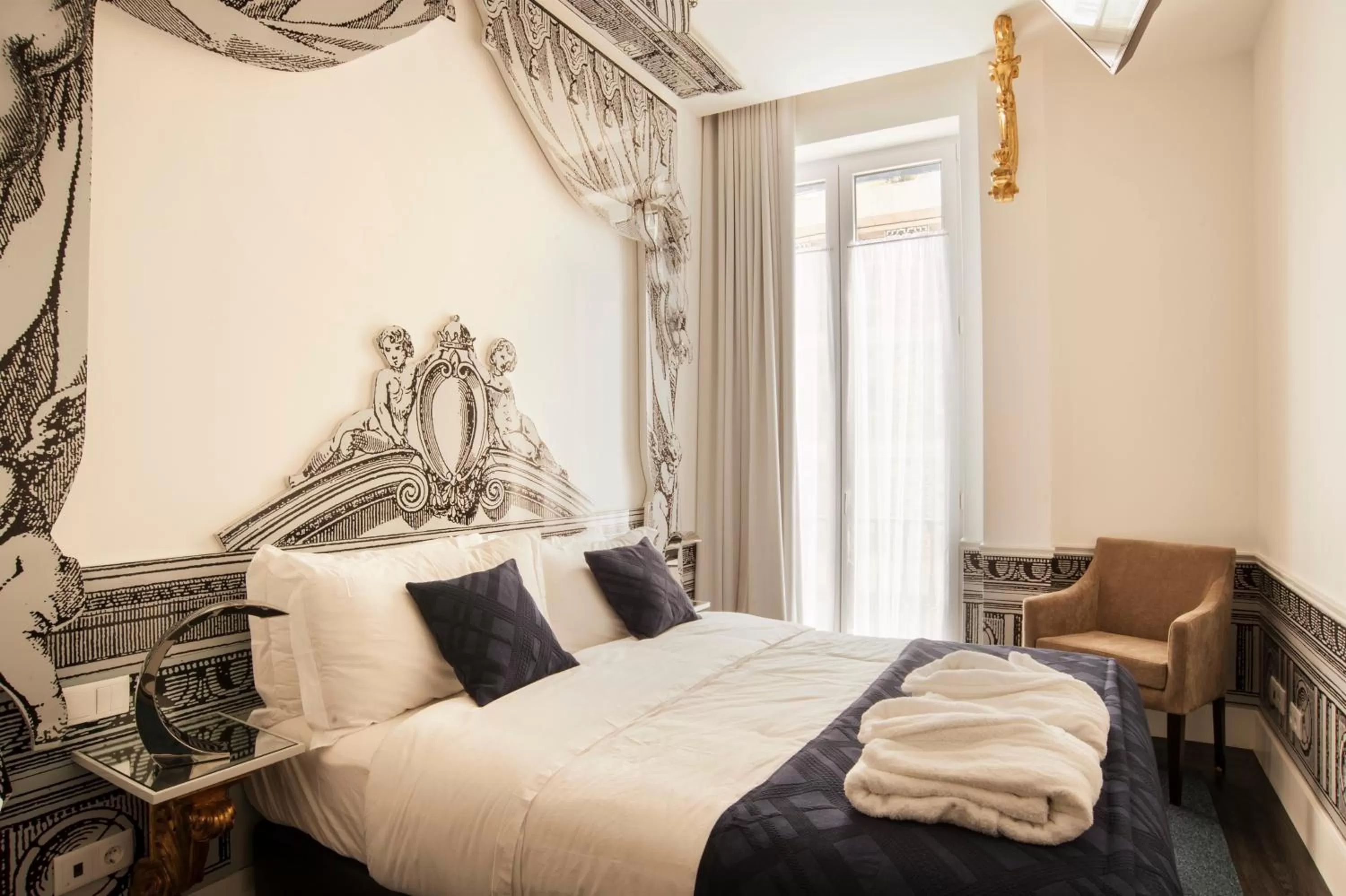 Bed in Teatro Boutique Rooms & Suites