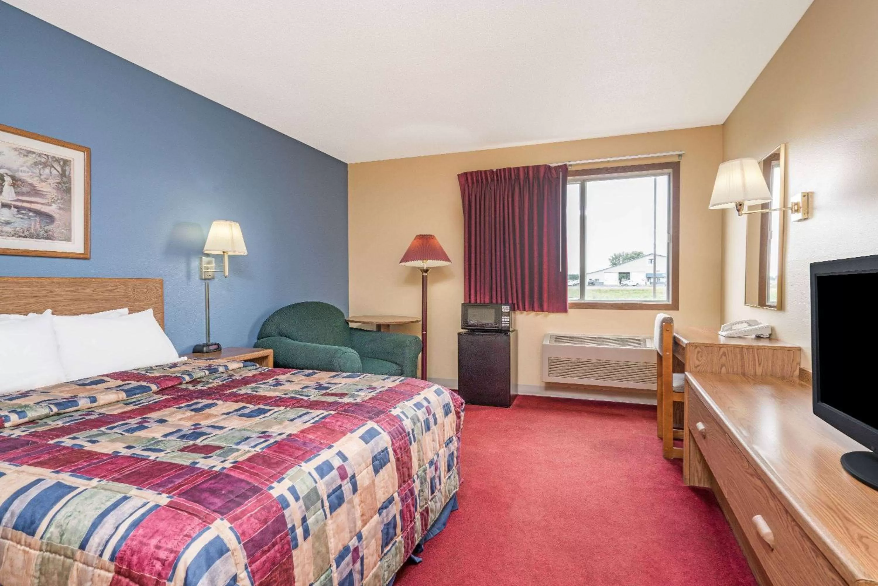 Photo of the whole room, Bed in Days Inn by Wyndham West-Eau Claire
