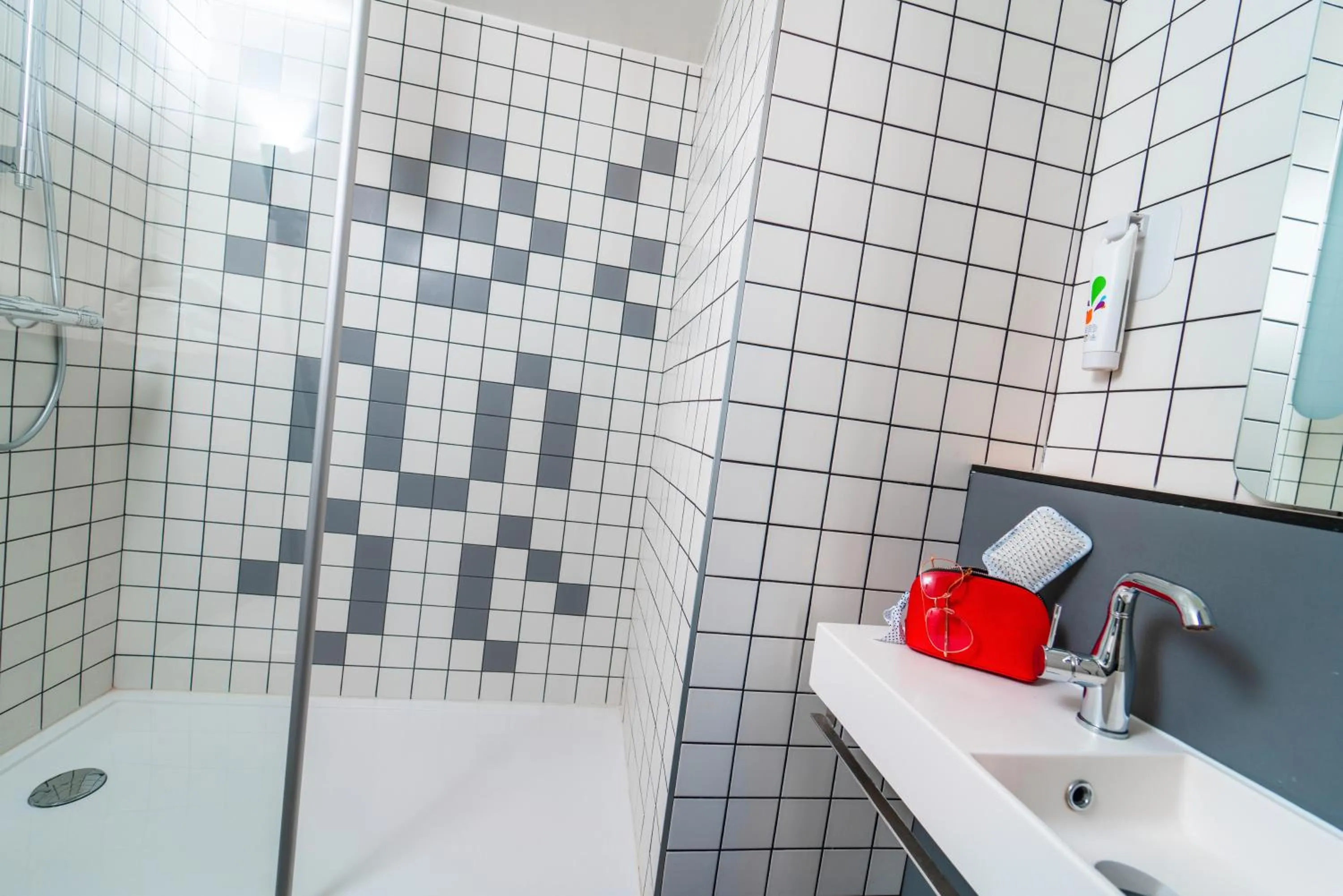 Shower in Ibis Styles Paris Place d'Italie - Butte Aux Cailles