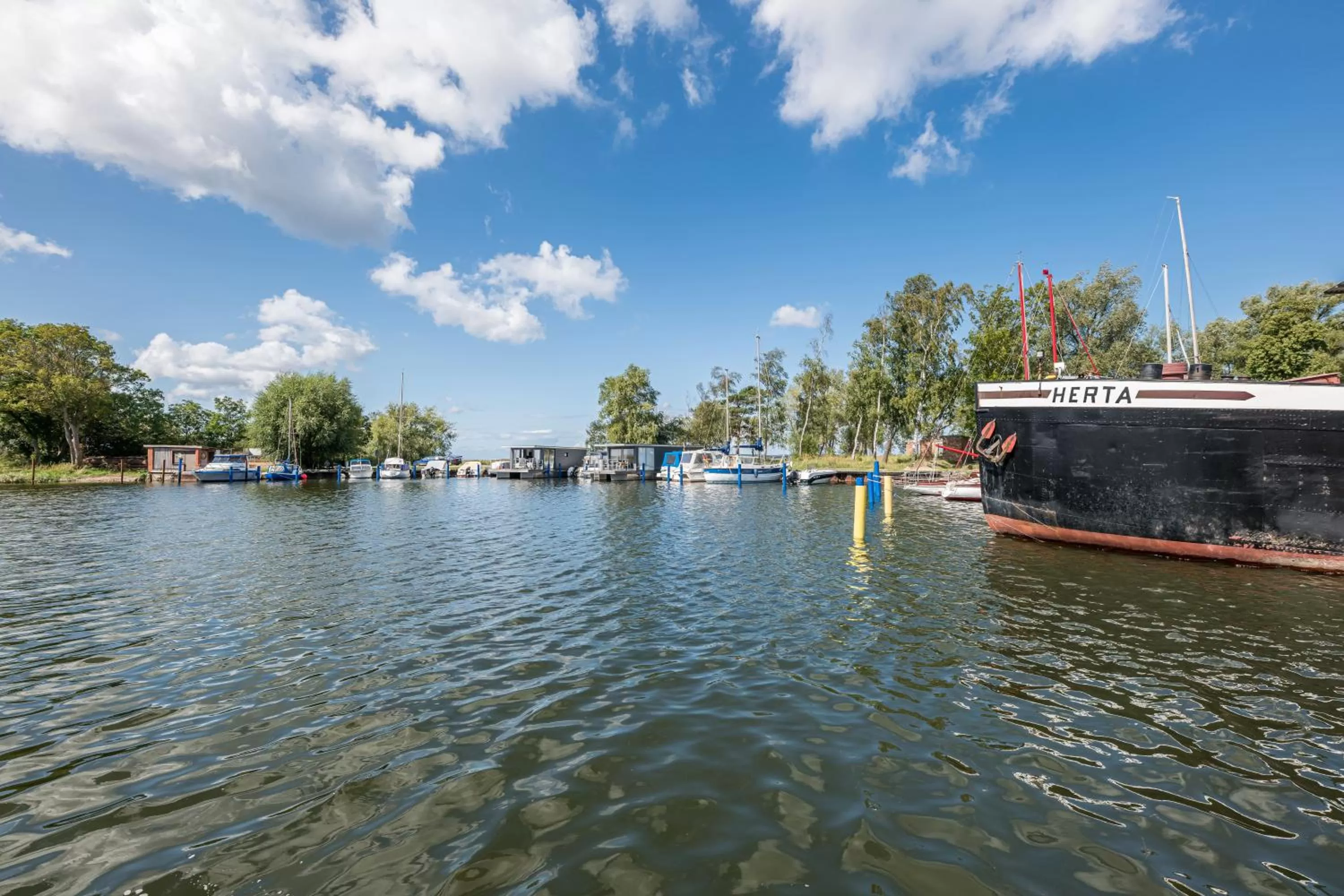 Property building in Marina Martinshafen