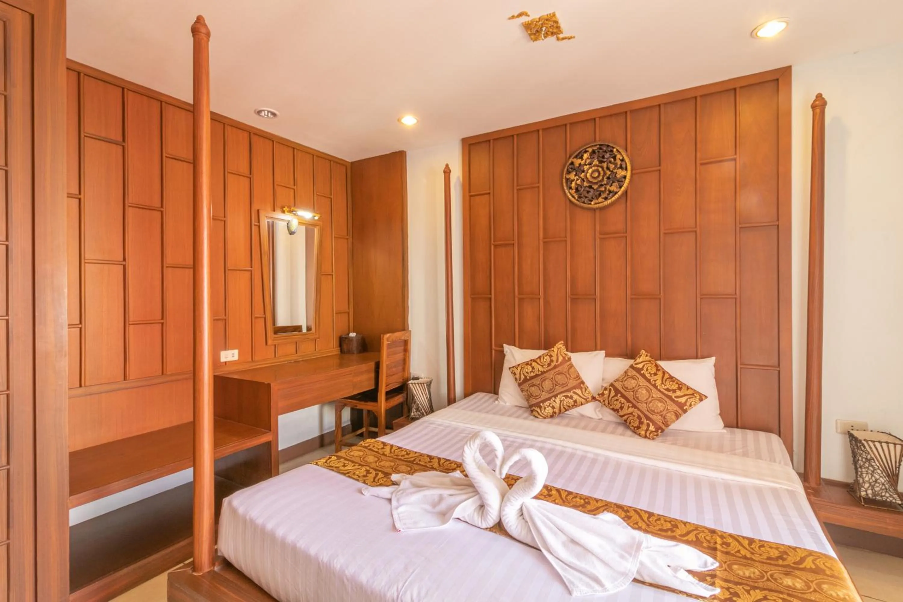 Photo of the whole room, Bed in Lotus Hotel Patong