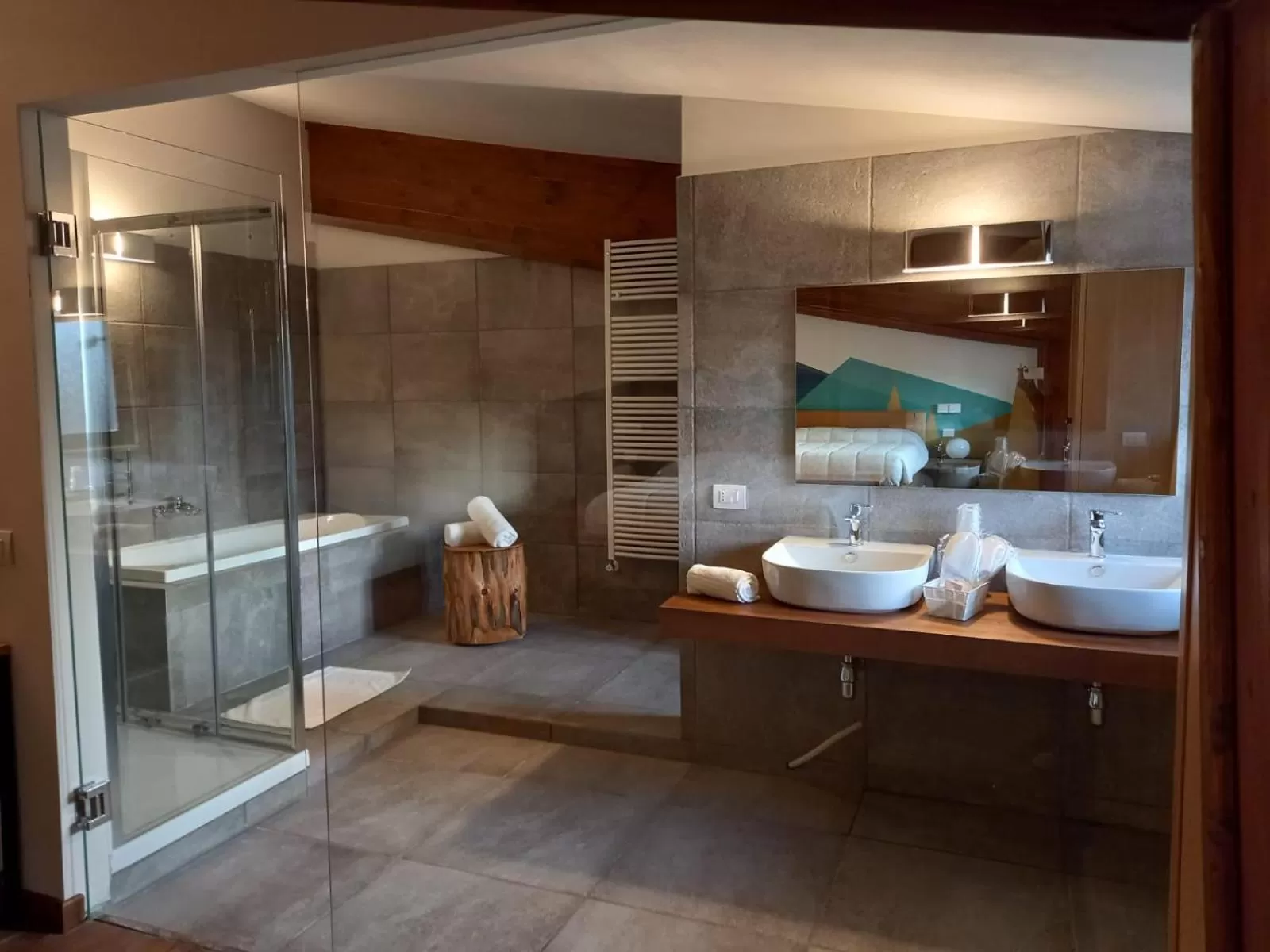 Hot Tub, Bathroom in Chalet Lago