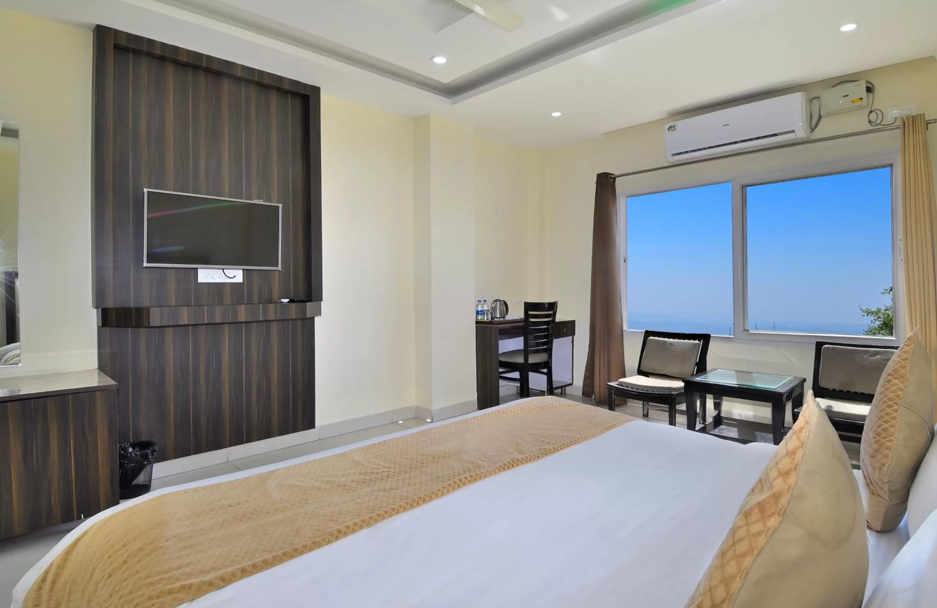 Bedroom, Bed in Hotel Bliss Valley - Hotel in Dharamshala