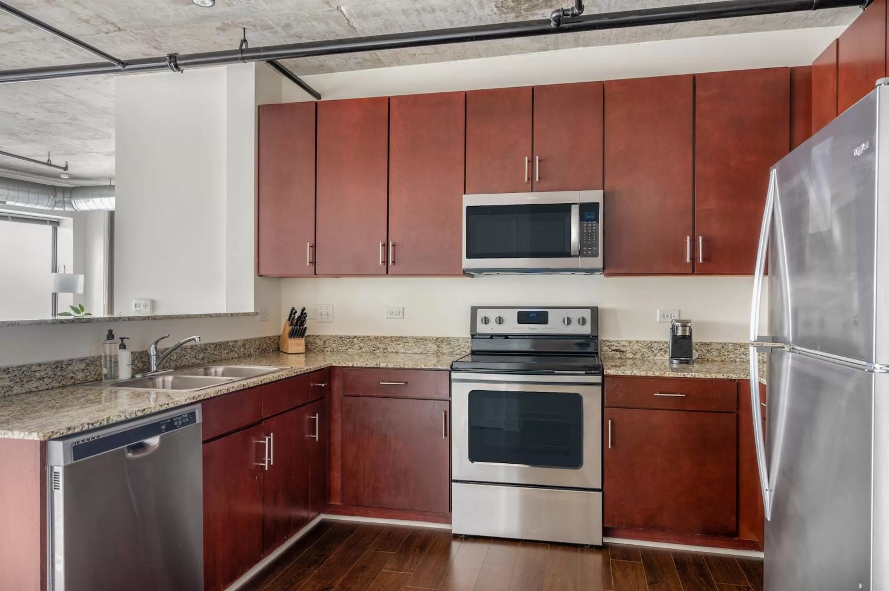 kitchen, Kitchen/Kitchenette in Kasa South Loop Chicago