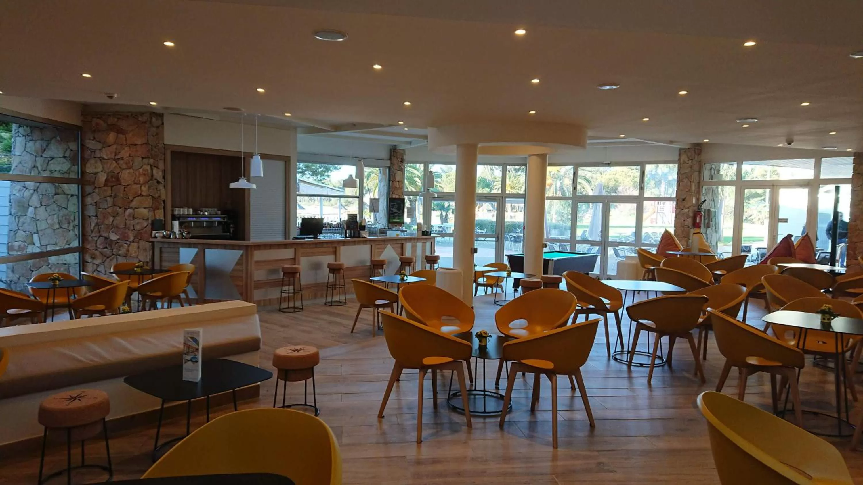 Lounge or bar in Hotel Club Le Plein Sud Vacances Bleues