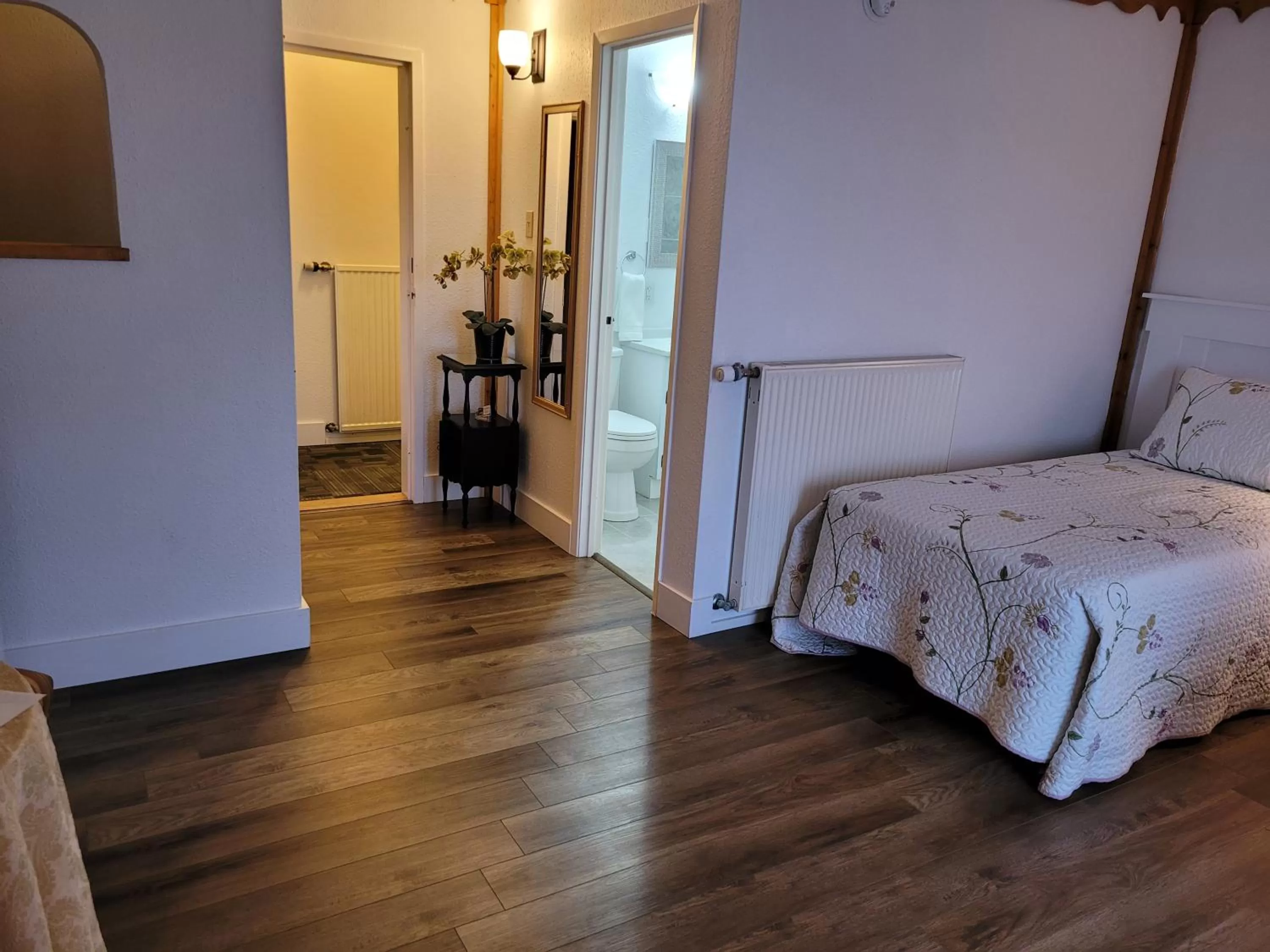 Bed in Edelweiss Inn Nova Scotia