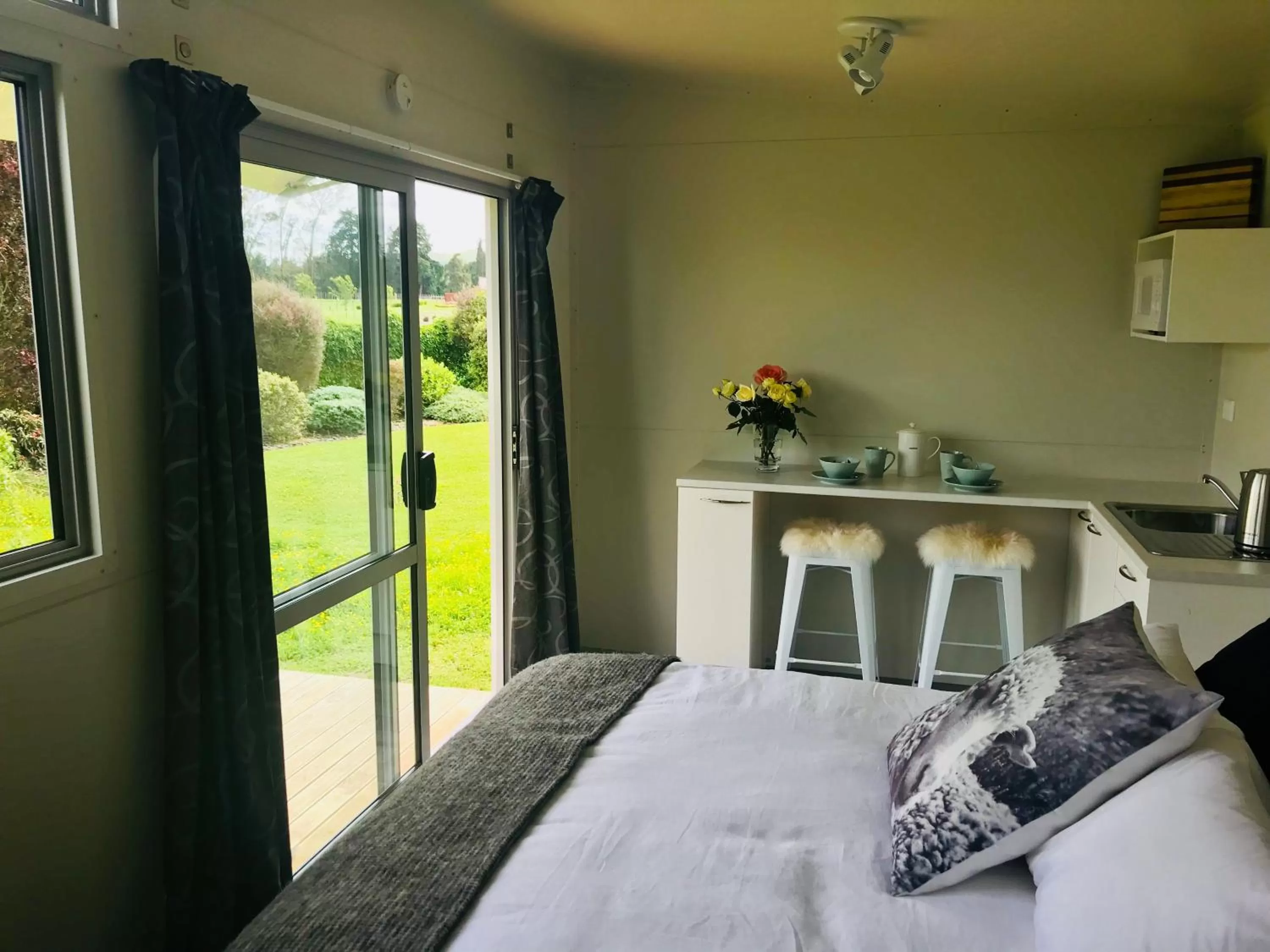 Photo of the whole room in 40 Winks