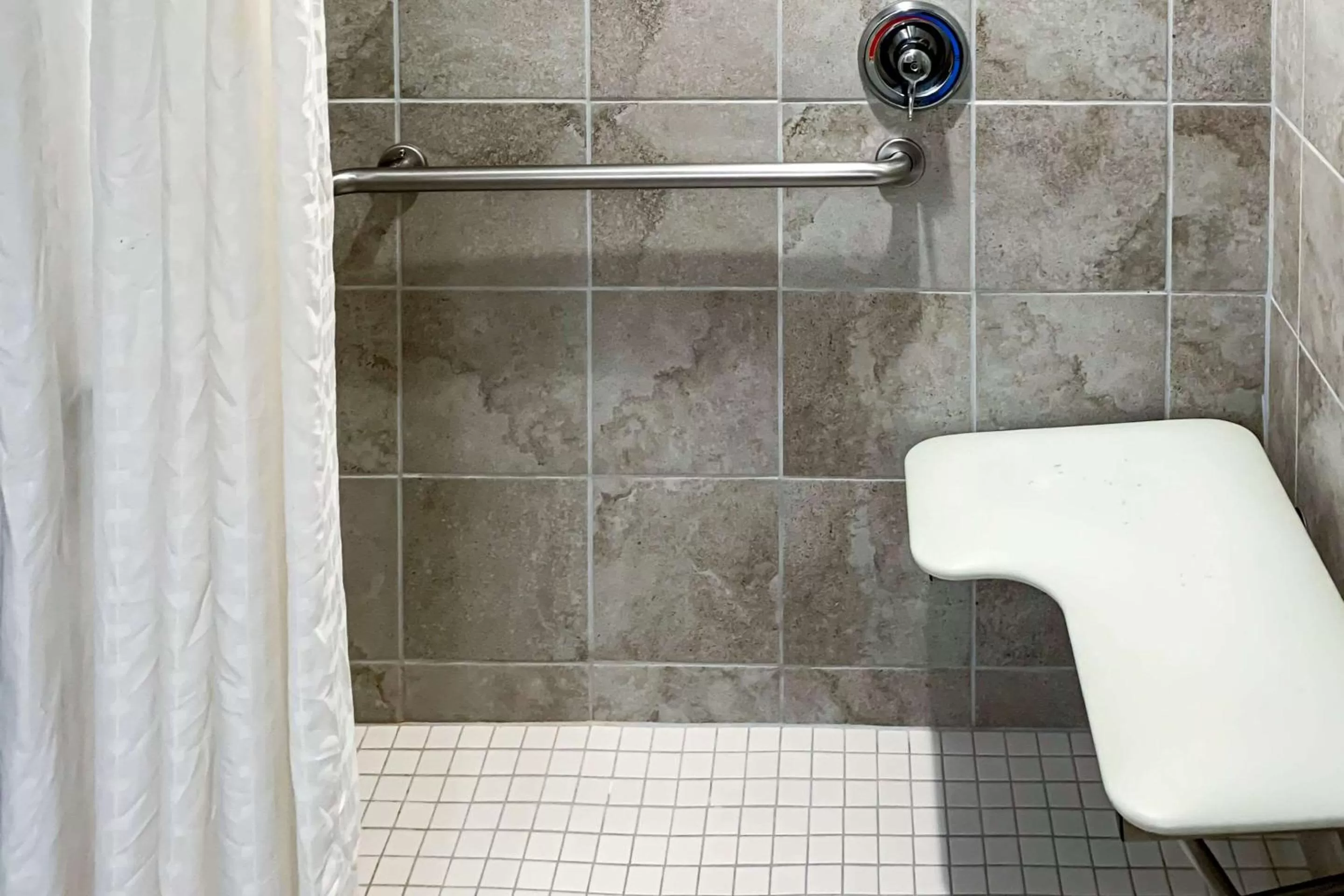 Bathroom in Comfort Inn Pittsburgh Crafton