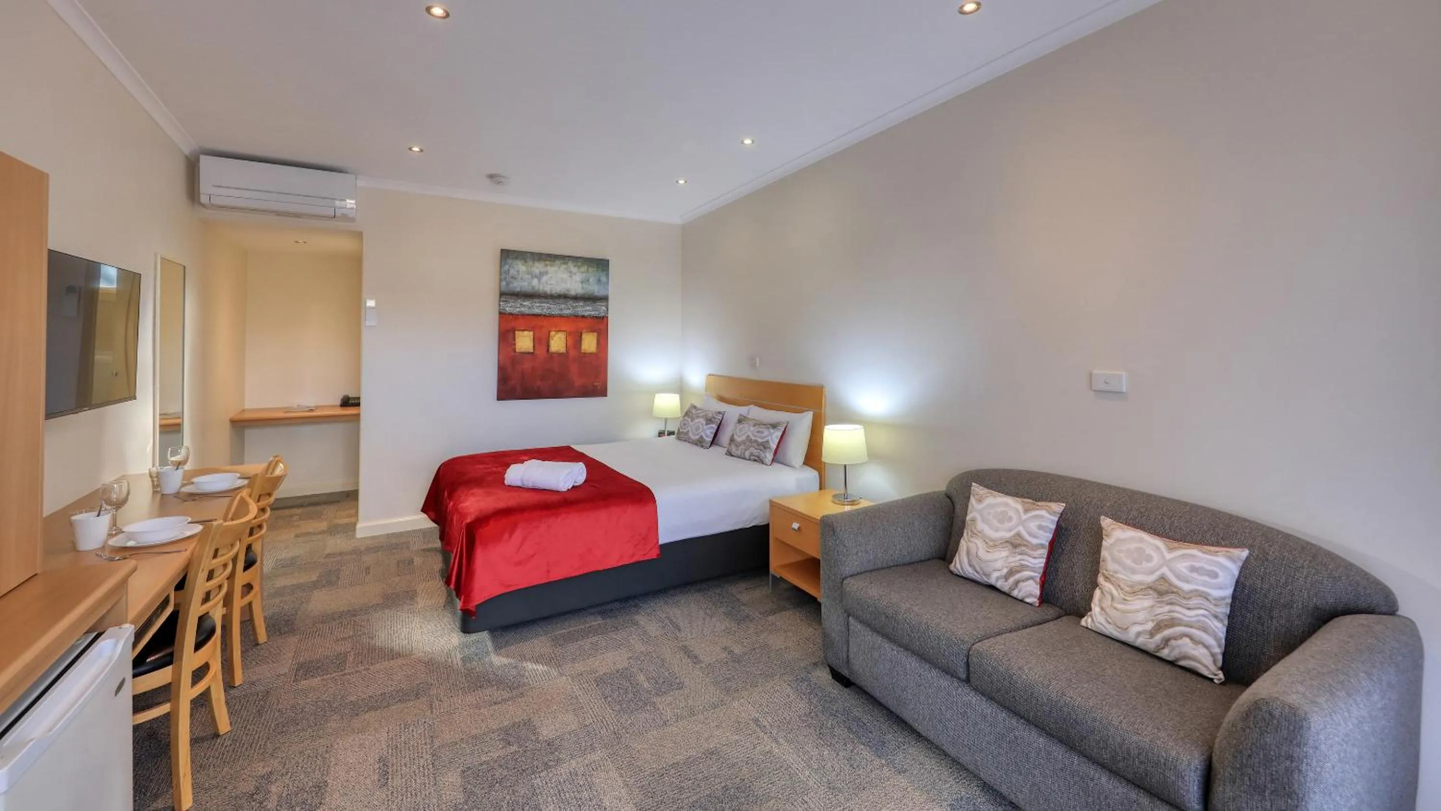 Photo of the whole room, Bed in Quality Inn Swan Hill