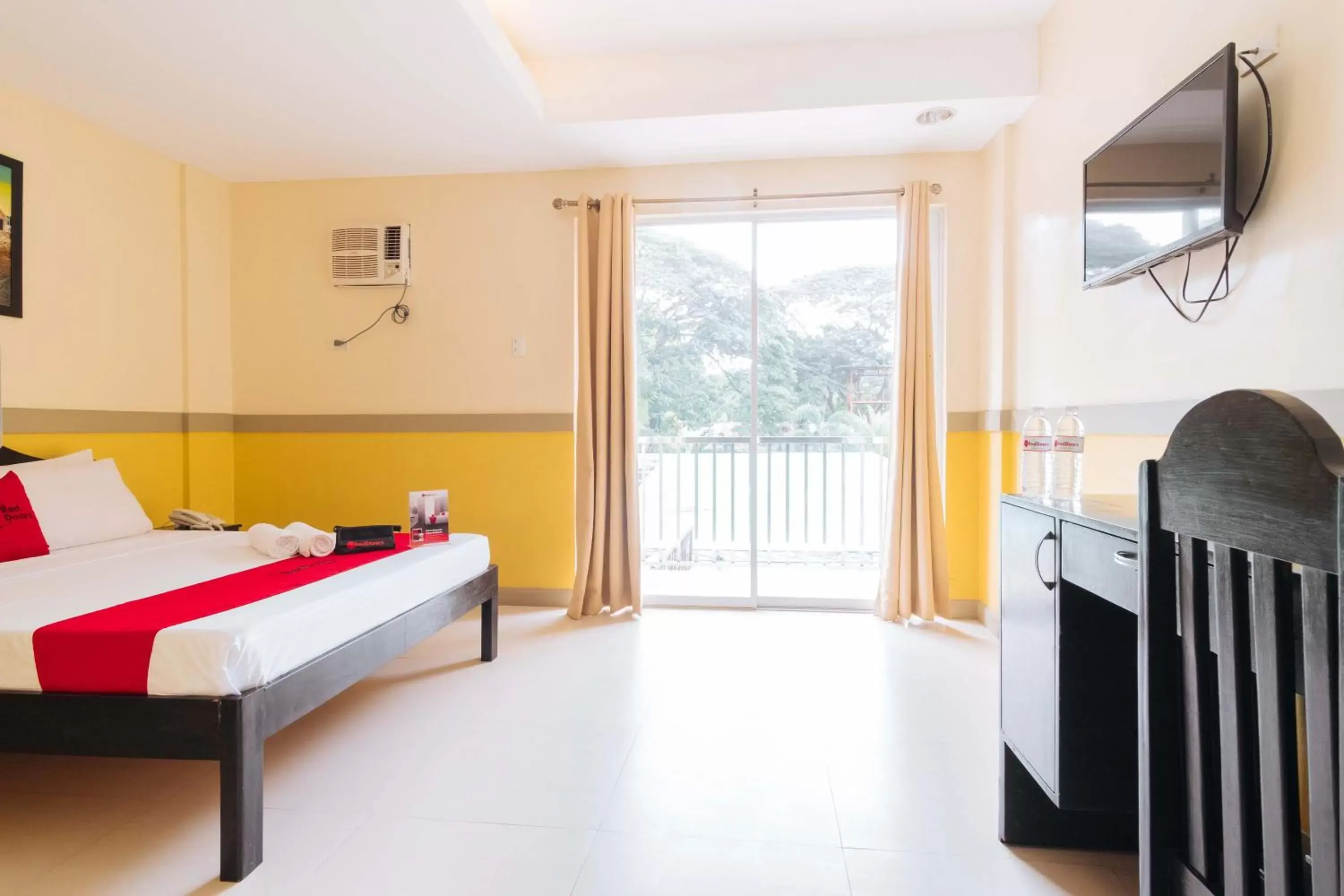 Double Room in RedDoorz Premium @ Gabinete Road Palawan Double Room in RedDoorz Premium @ Gabinete Road Palawan