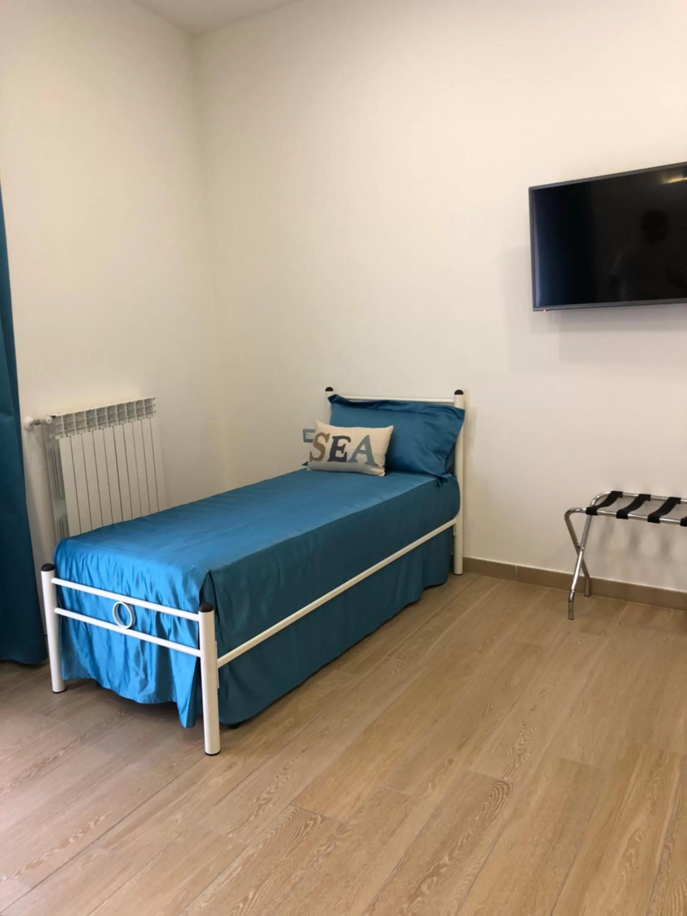 Property building, Bed in Antica Capri