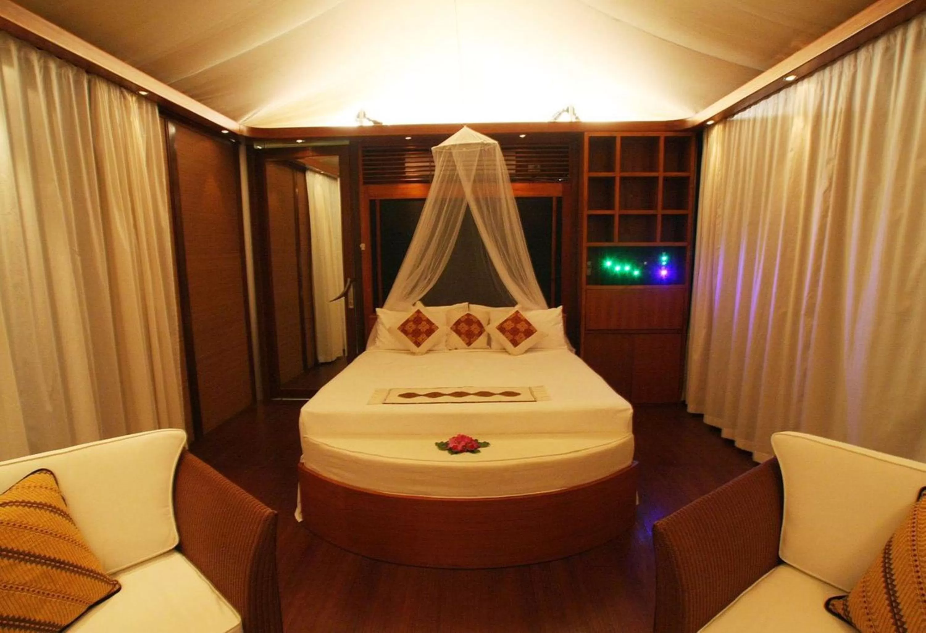 Bed in The Fiji Orchid