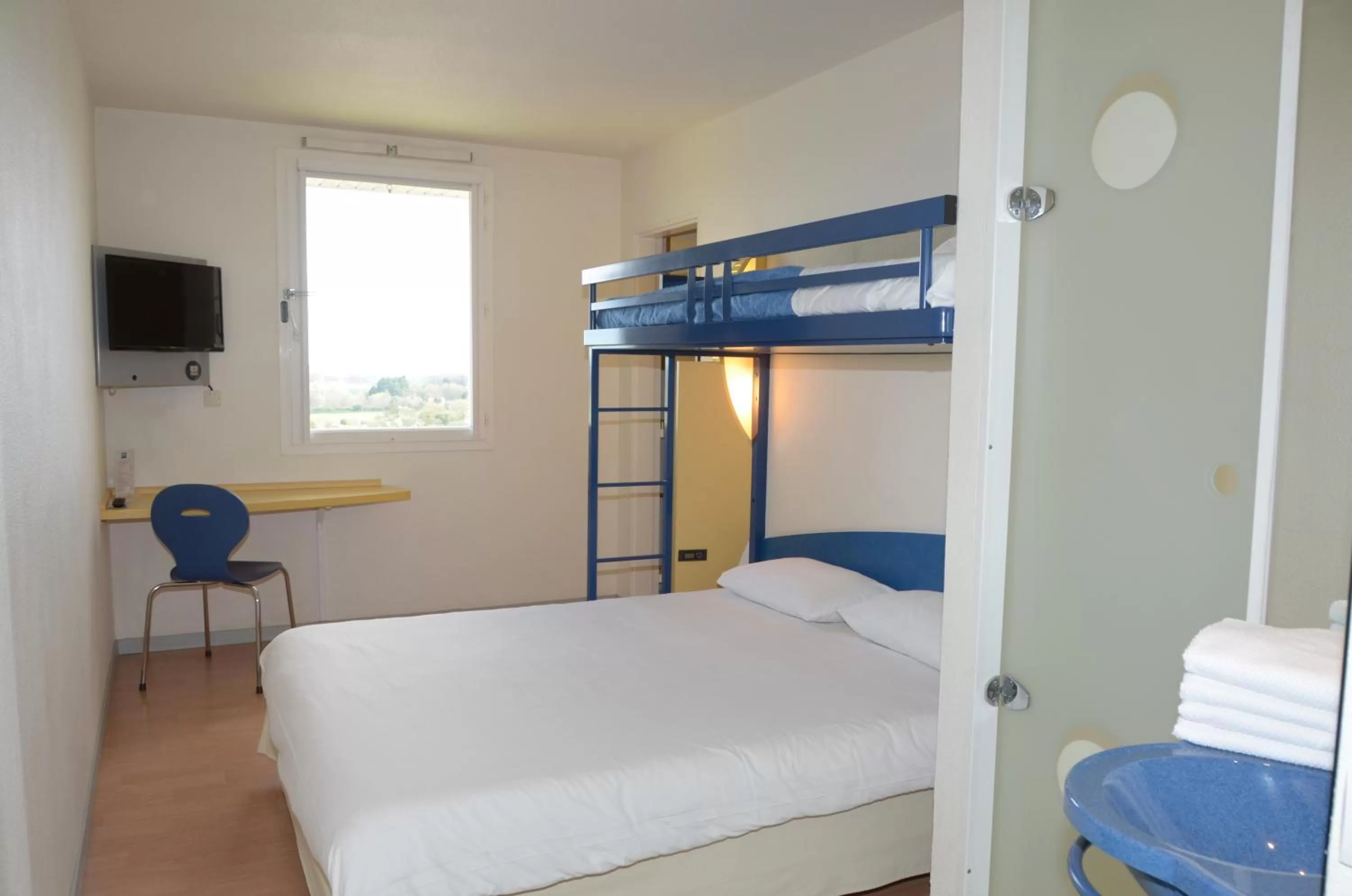 Photo of the whole room, Bed in ibis budget Nevers Varennes Vauzelles