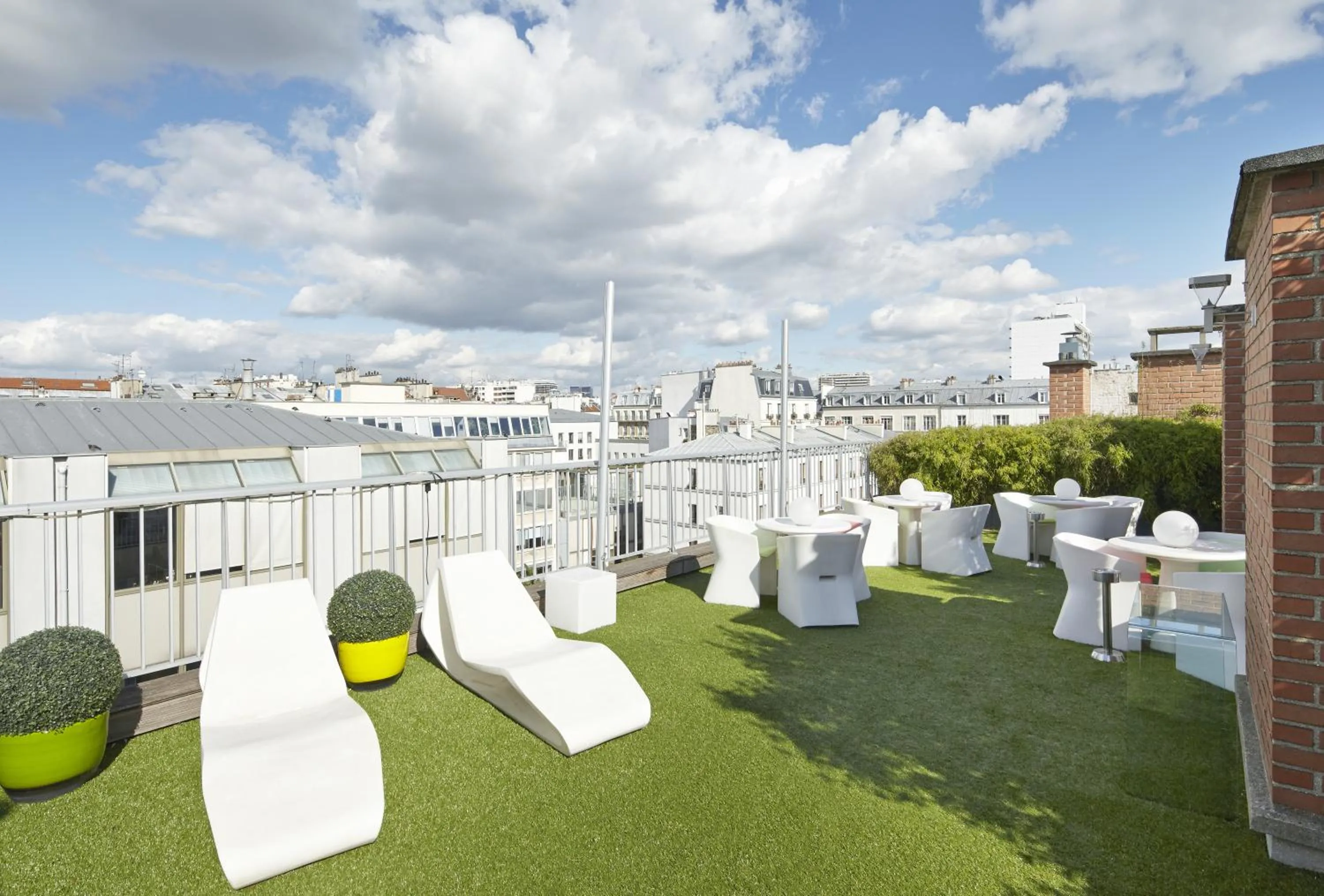 Patio in Mercure Paris Bastille Saint Antoine