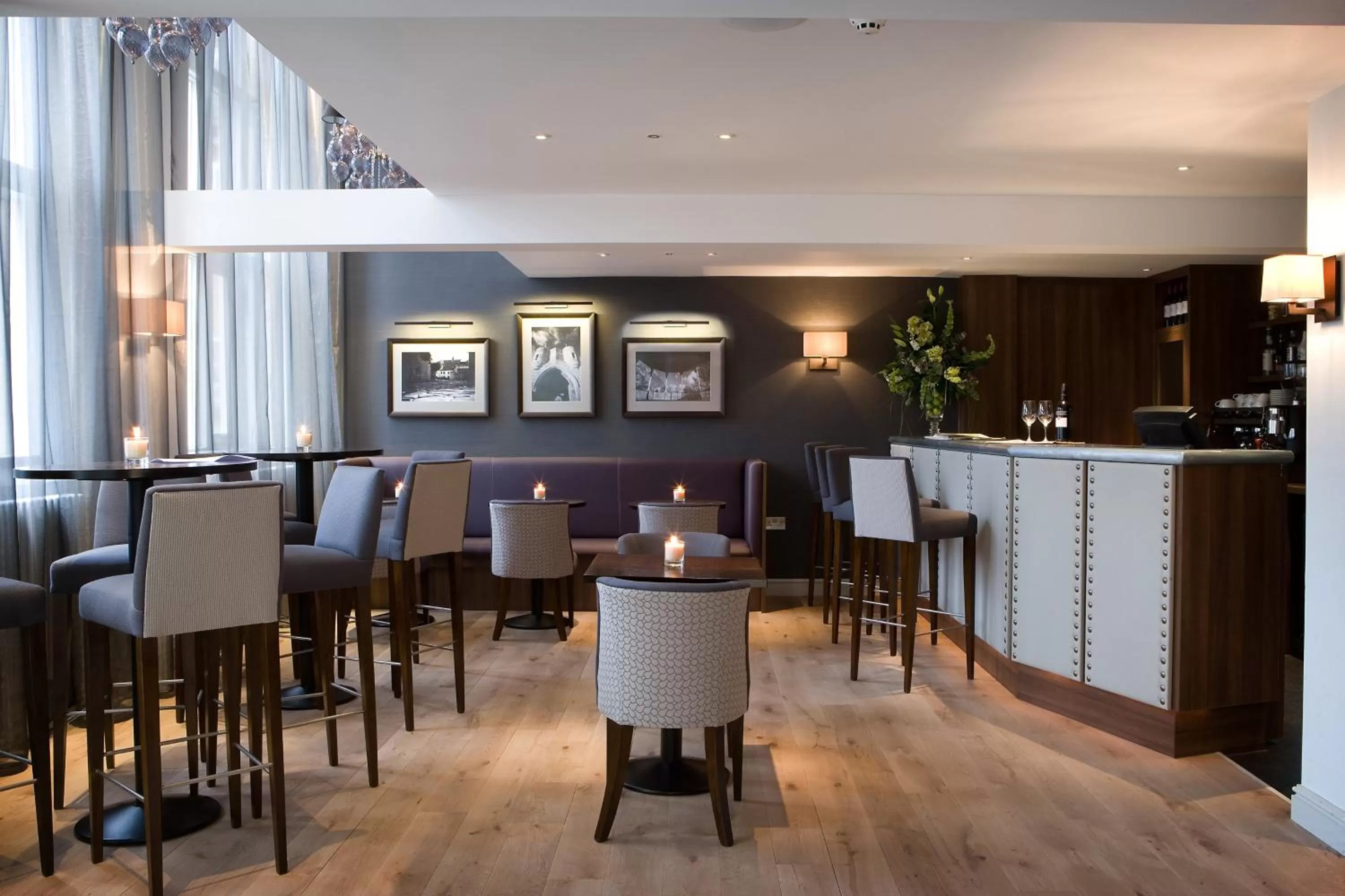 Restaurant/places to eat in Castle Hotel & Apartments