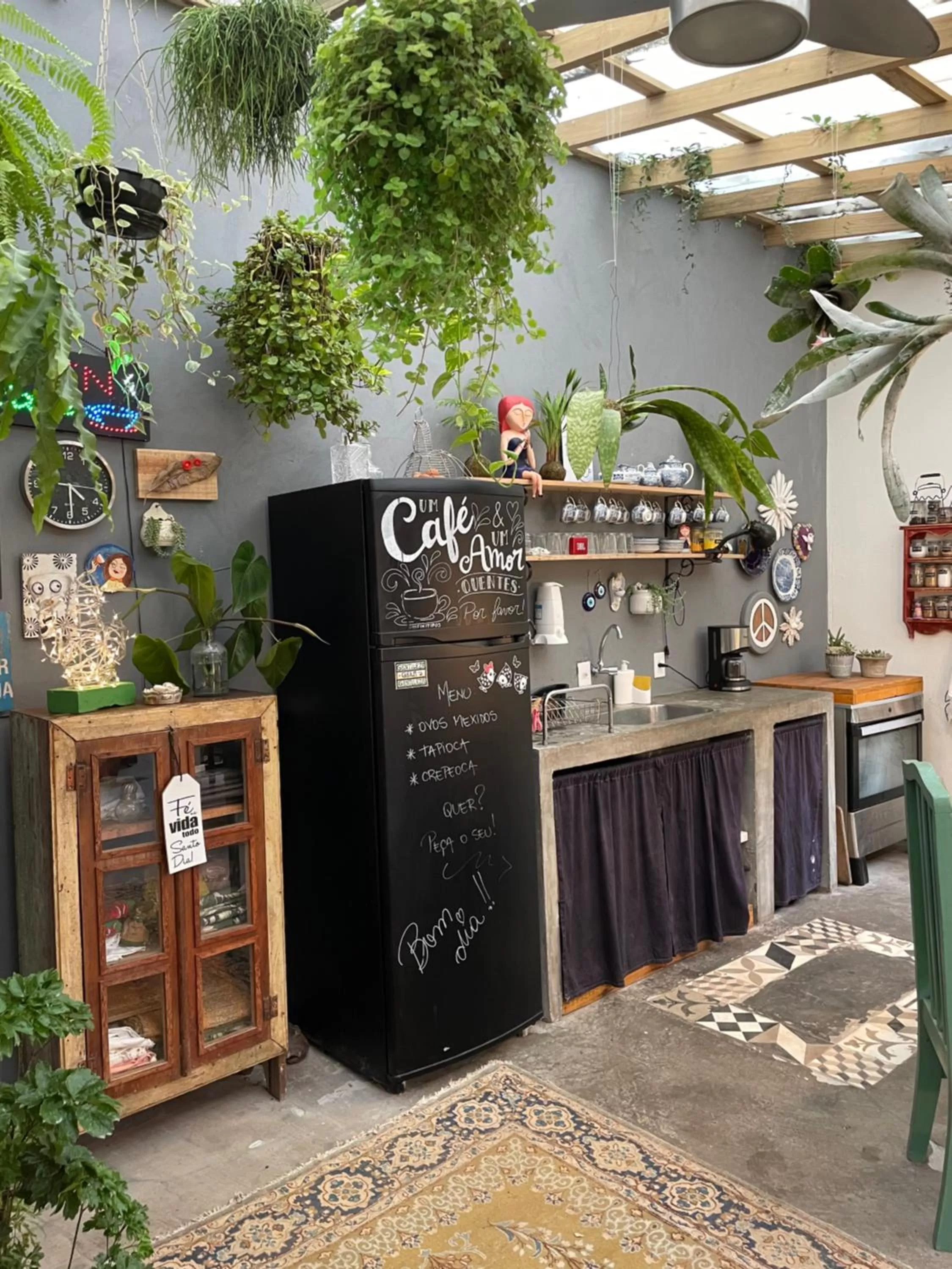 Communal kitchen in Pousada Santarina