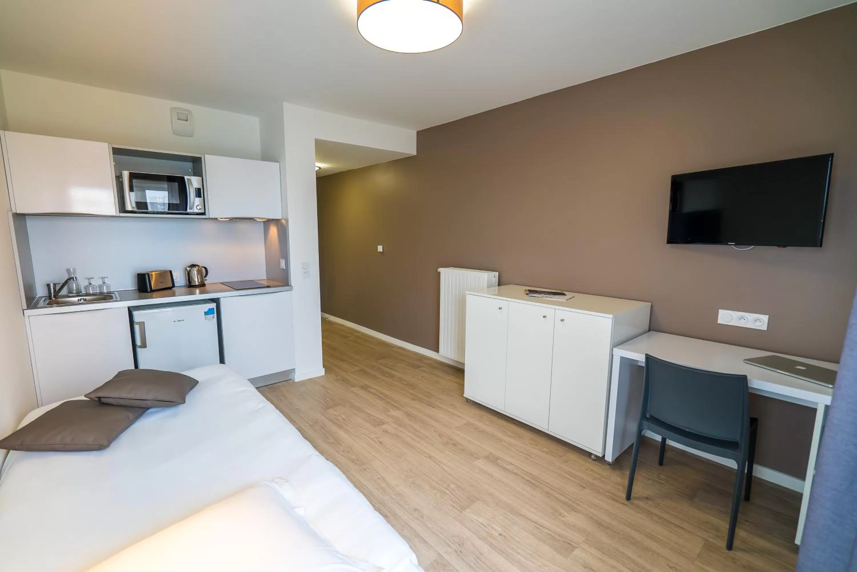 Kitchen or kitchenette in All Suites Appart Hôtel - Choisy-le-Roi