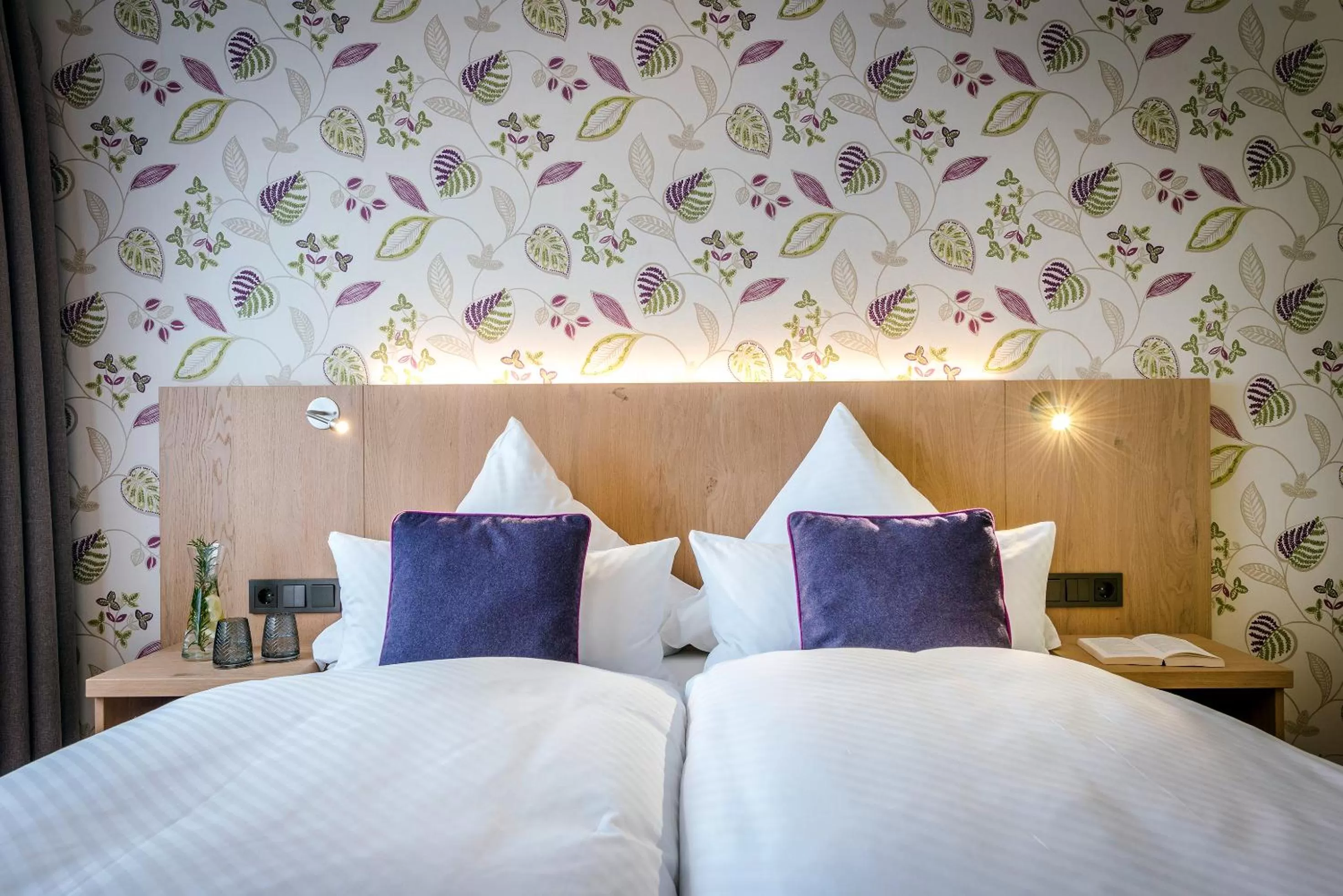 Bedroom, Bed in Hotel Krone