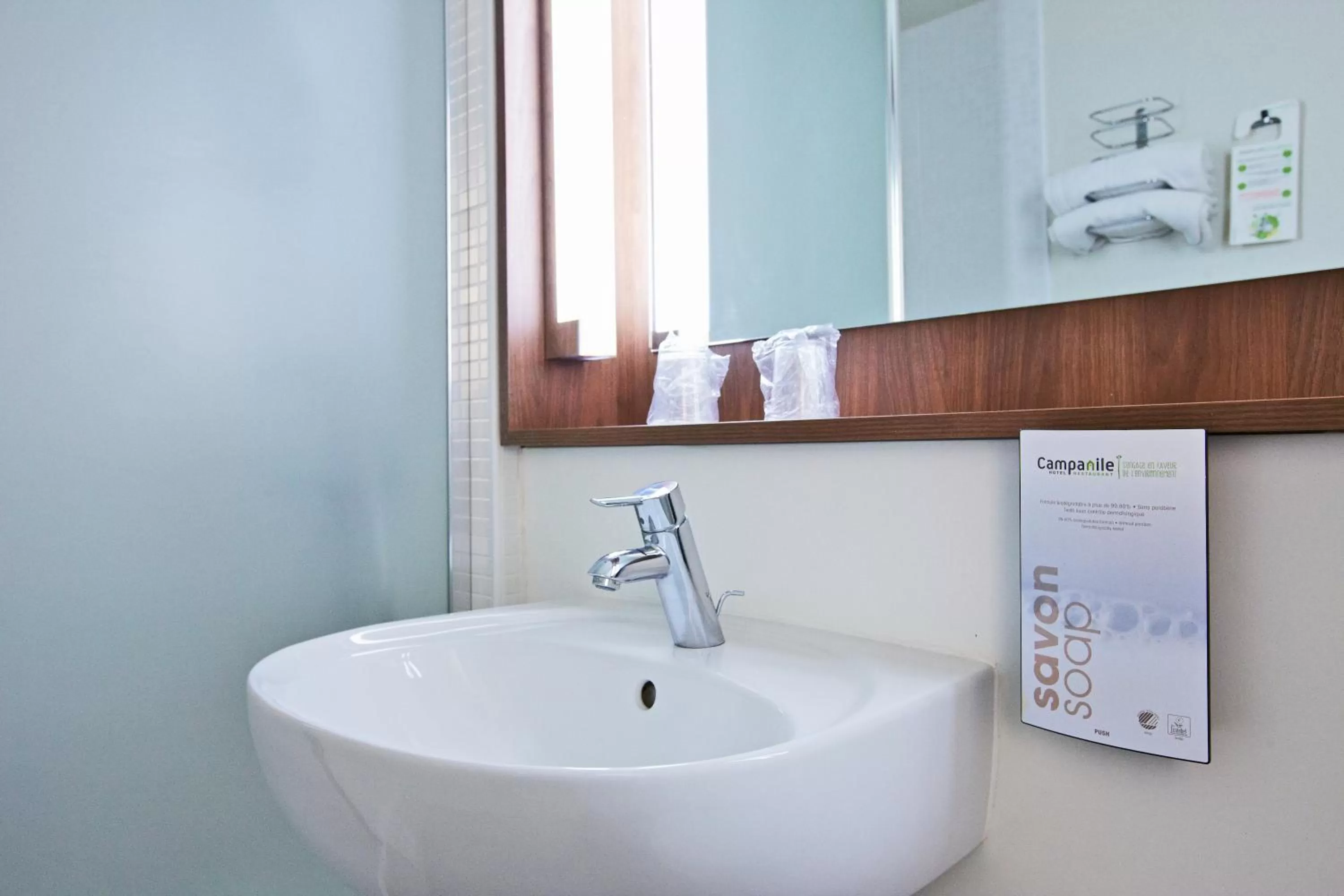 Bathroom in Campanile Le Havre Nord - Montivilliers