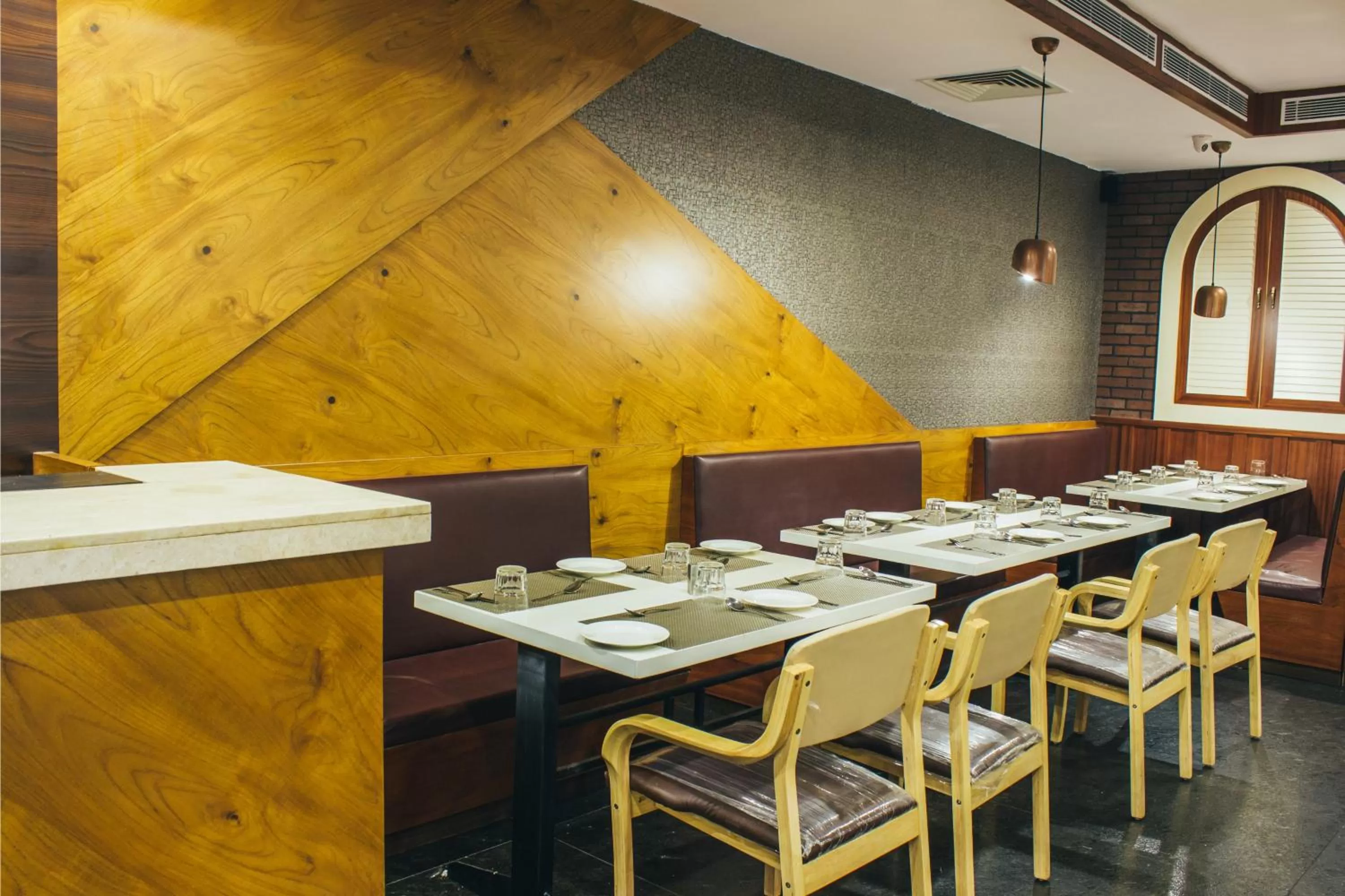 Restaurant/Places to Eat in Ambaari hotel