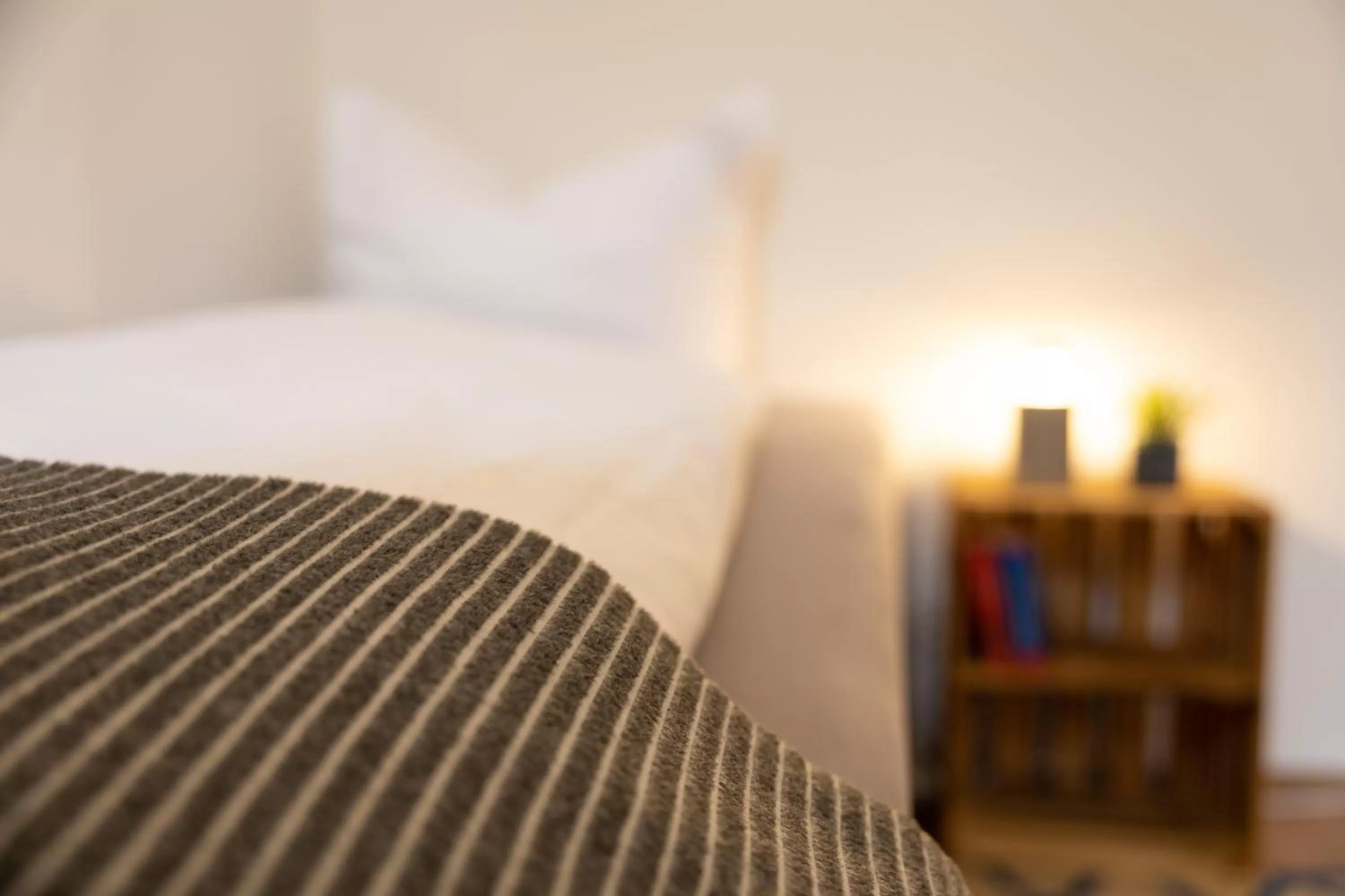 Bedroom, Bed in Ko-Living Space an der Oper - Street Art Design Apartments