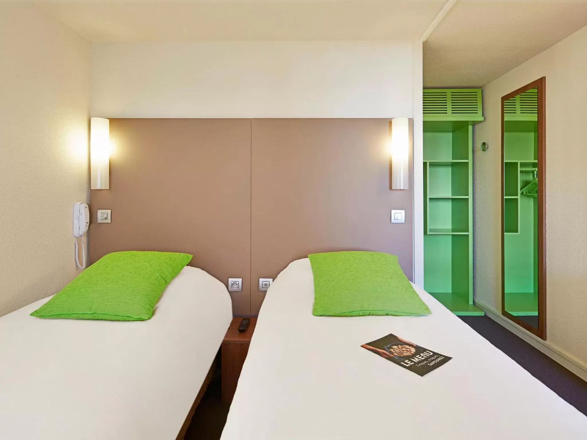 2 Single Beds - Room Next Generation in Campanile NATURE - Marne La Vallee Chelles - Villepinte 2 Single Beds - Room Next Generation in Campanile NATURE - Marne La Vallee Chelles - Villepinte