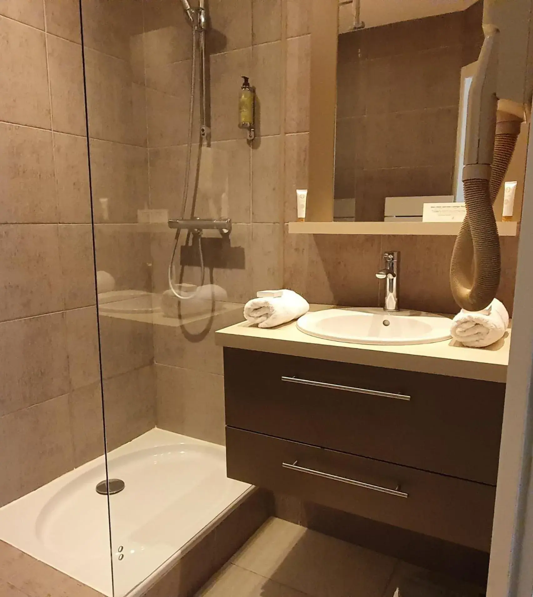 Essential Room in Le Trophée Boutique Hôtel Spa- La Loggia Appart'hôtel Essential Room in Le Trophée Boutique Hôtel Spa- La Loggia Appart'hôtel