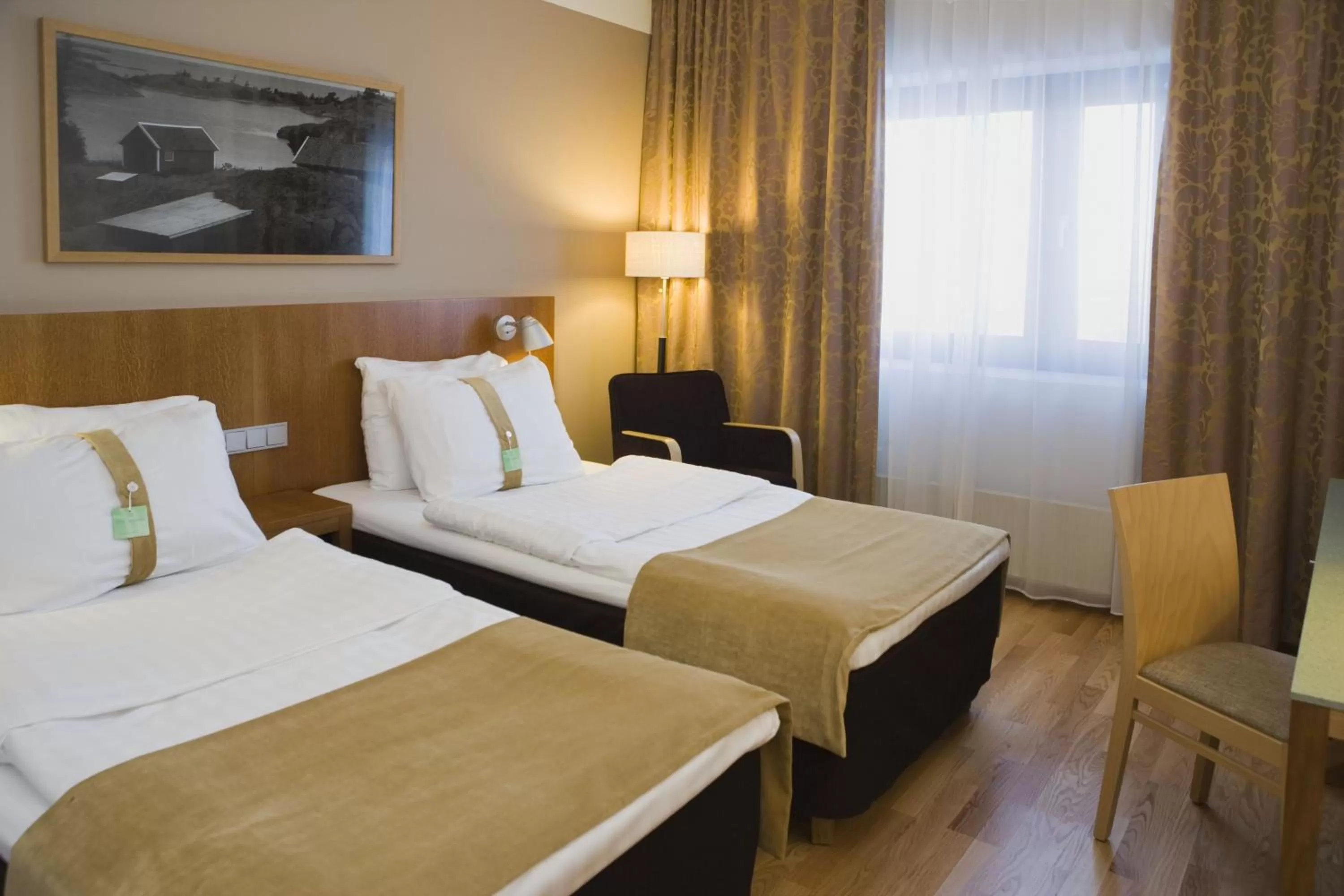 Photo of the whole room, Bed in Holiday Inn Helsinki-Vantaa Airport by IHG