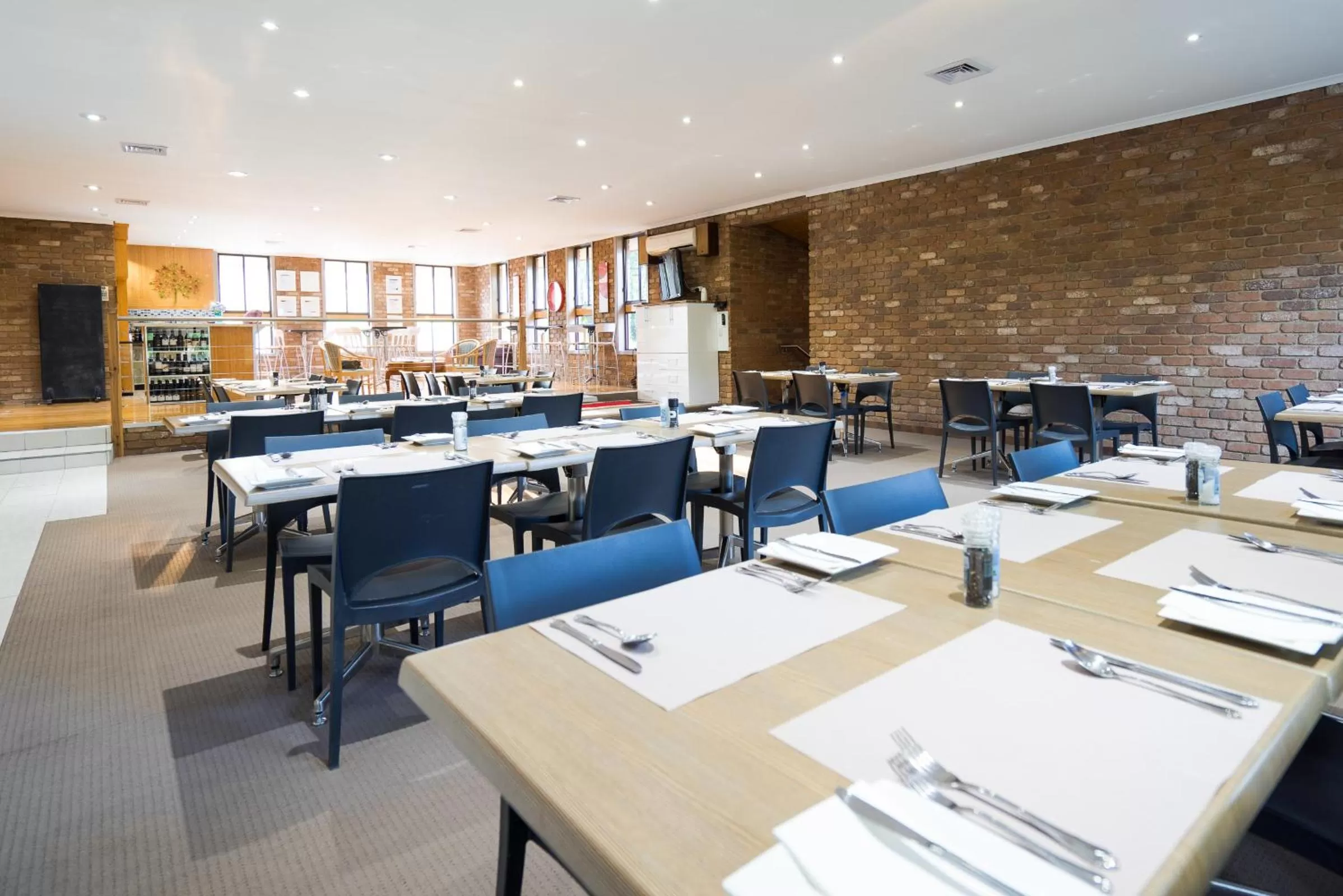 Restaurant/places to eat in Farnham Court Motel and Restaurant