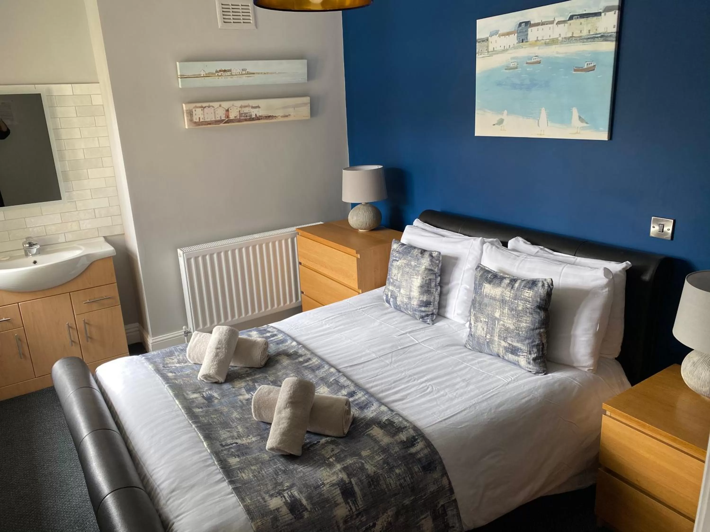 Bedroom, Bed in Buile Hill Holiday Flats