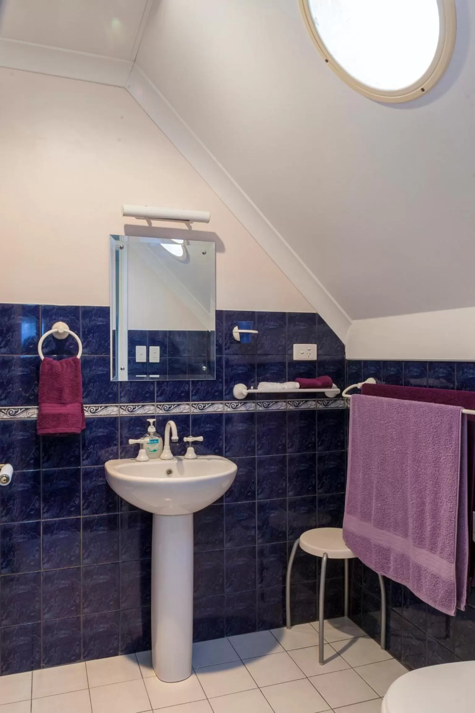 Shower, Bathroom in Aarn House B&B Airport Accommodation
