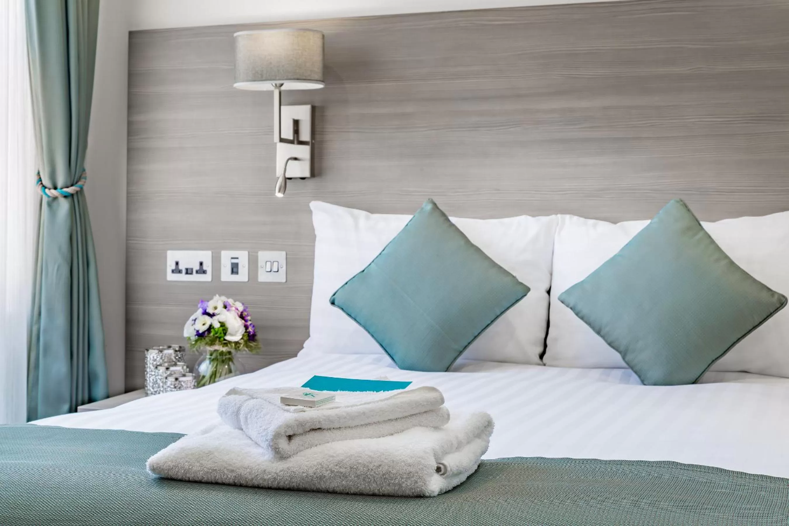 Bed in The Lion & Key Hotel