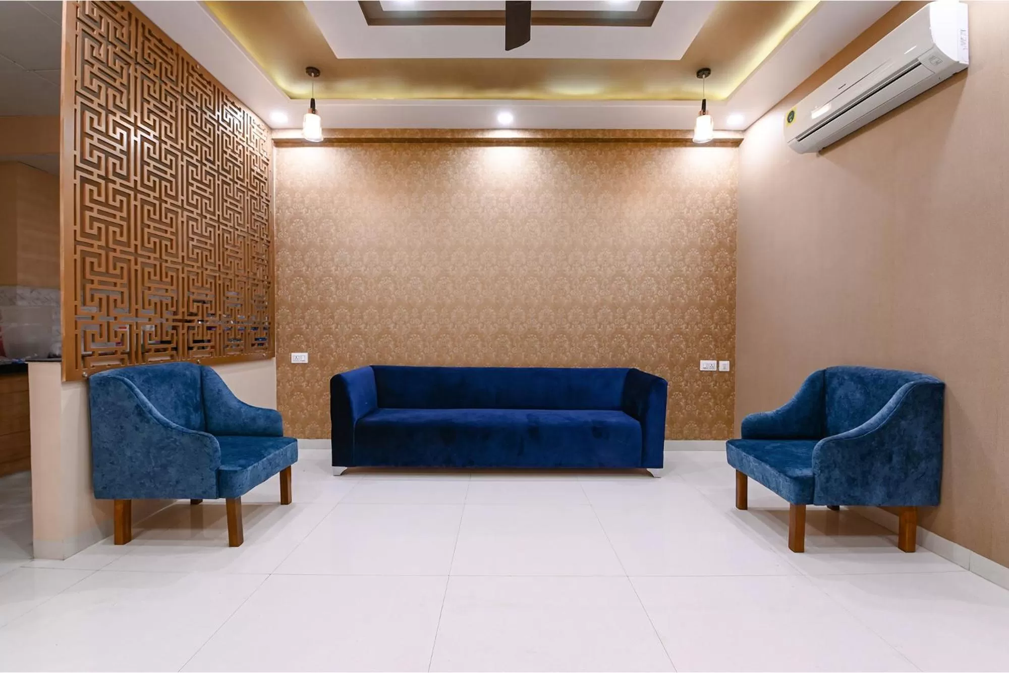 Lobby or reception in FabHotel 7th Crossing Malviya Nagar
