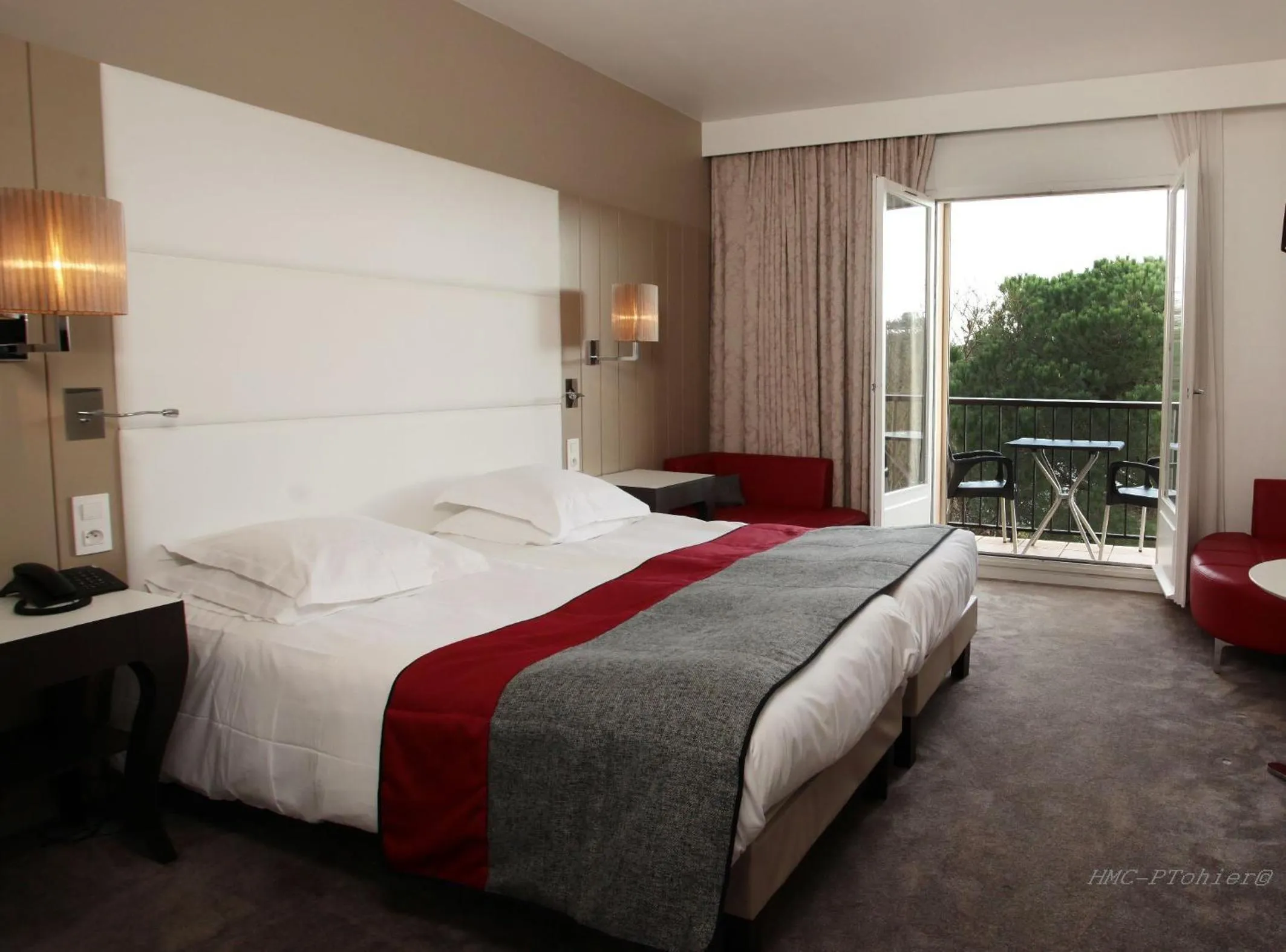 Bed in Hôtel et Résidence de Chiberta et du Golf