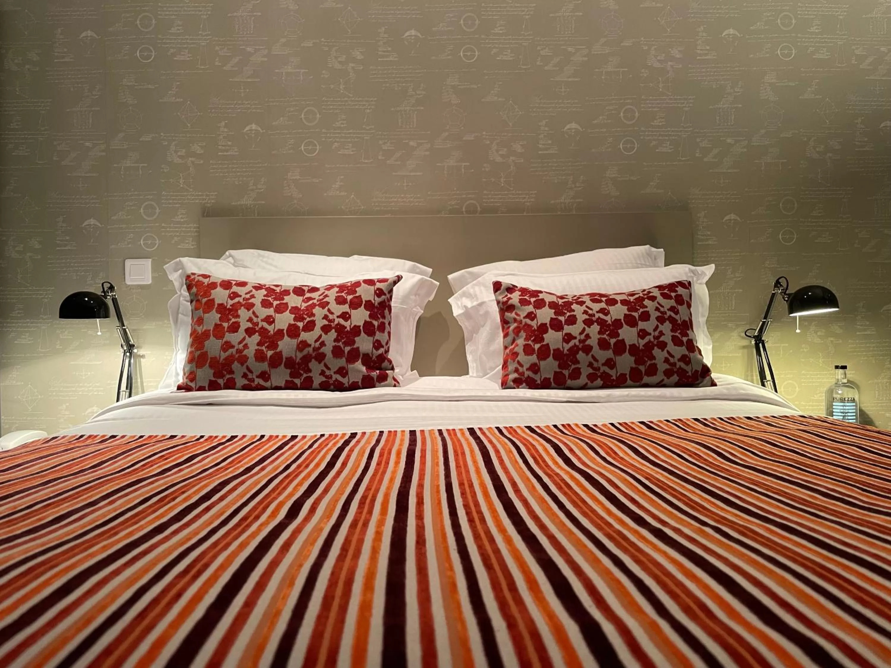 Bedroom, Bed in Nouvel Hôtel & Appartements