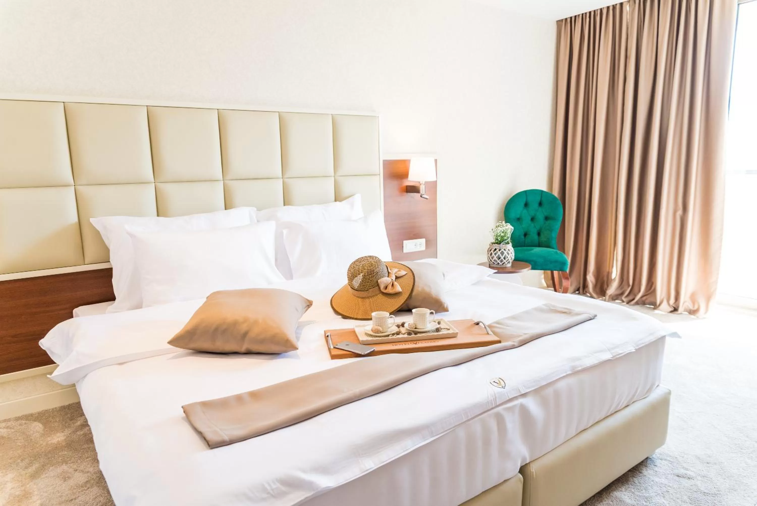 Bedroom, Bed in Hotel Kadmo by Aycon