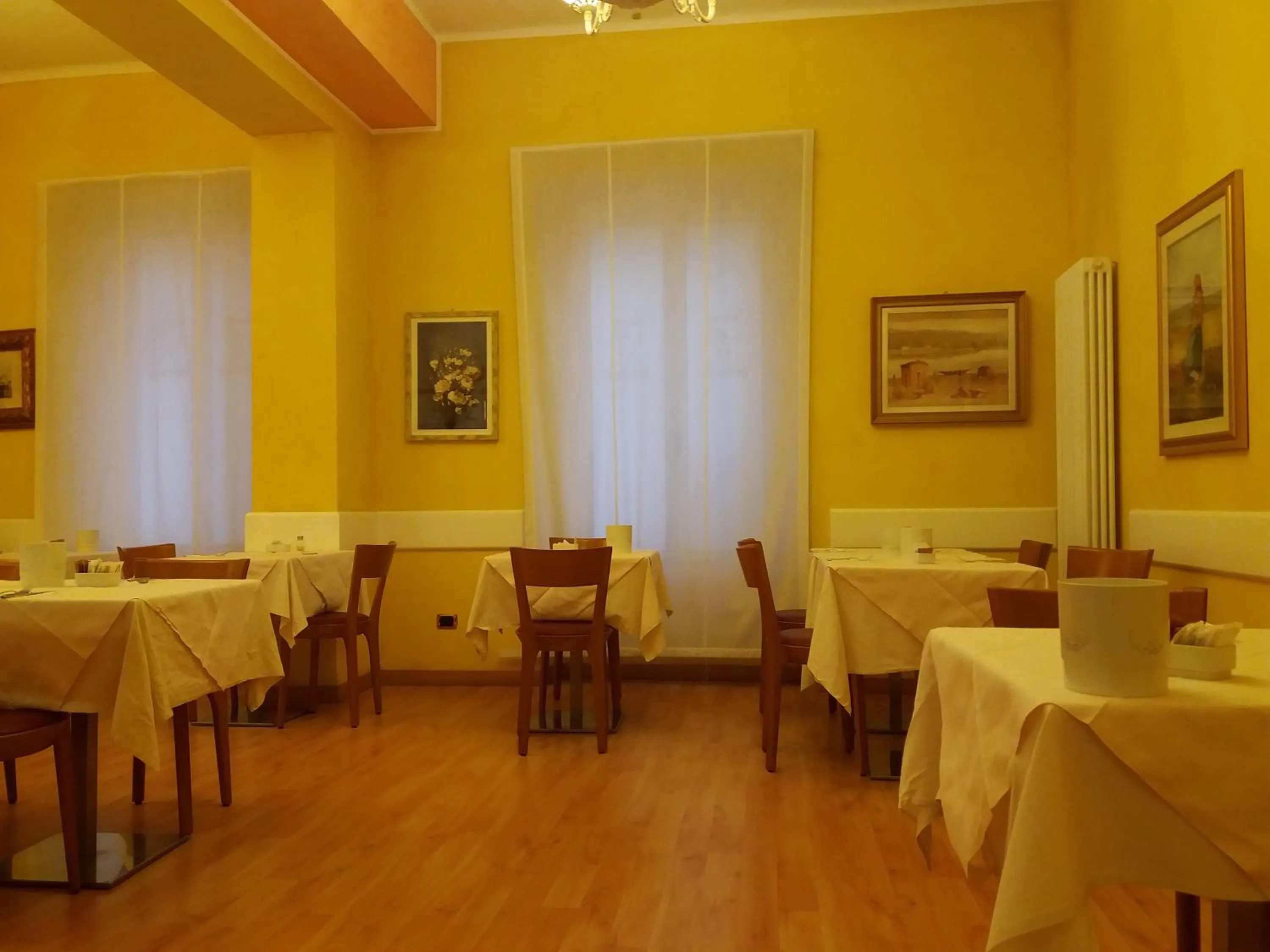 Restaurant/places to eat in Hotel Boston