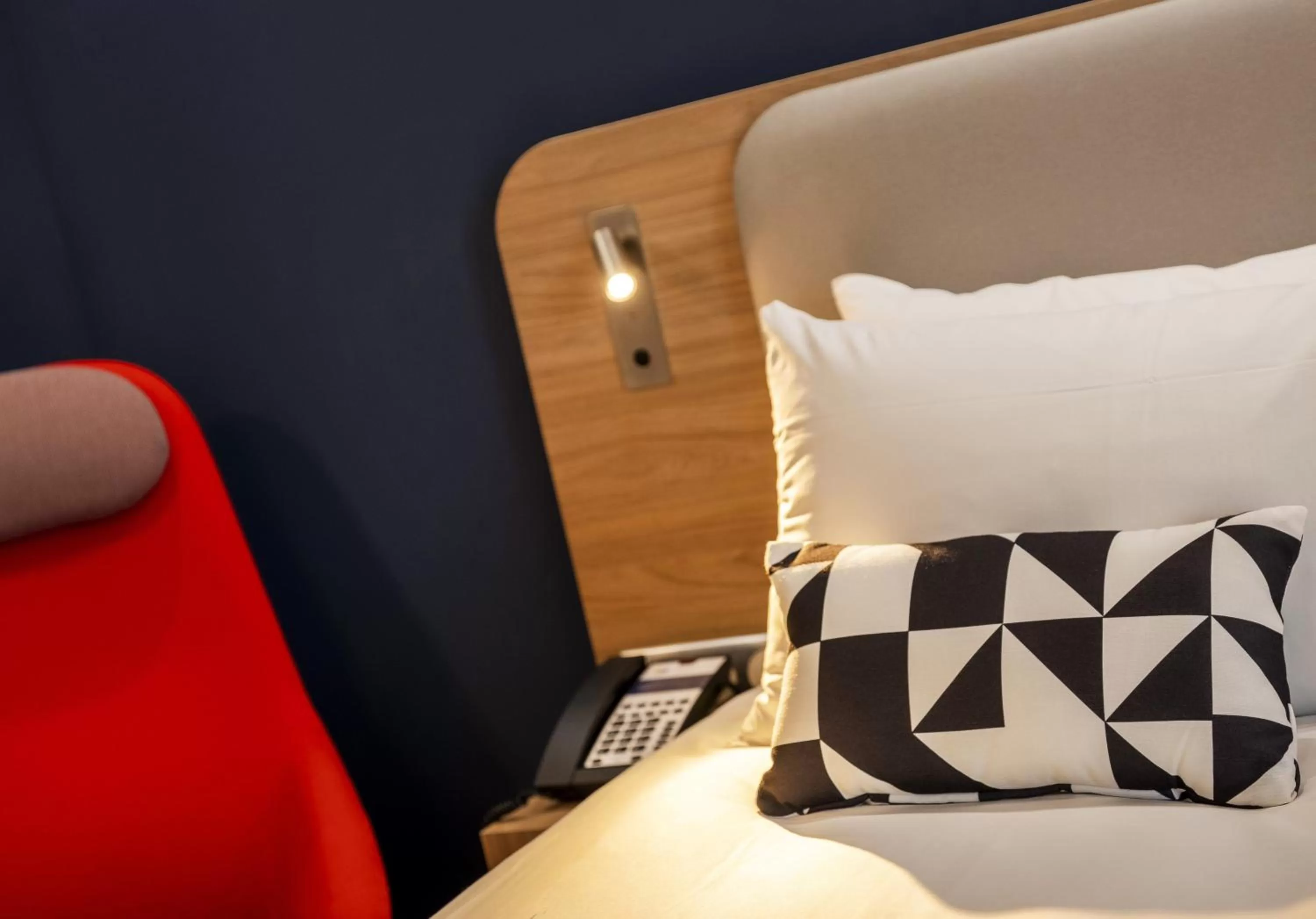 Photo of the whole room, Bed in Holiday Inn Express - Nice - Grand Arenas by IHG