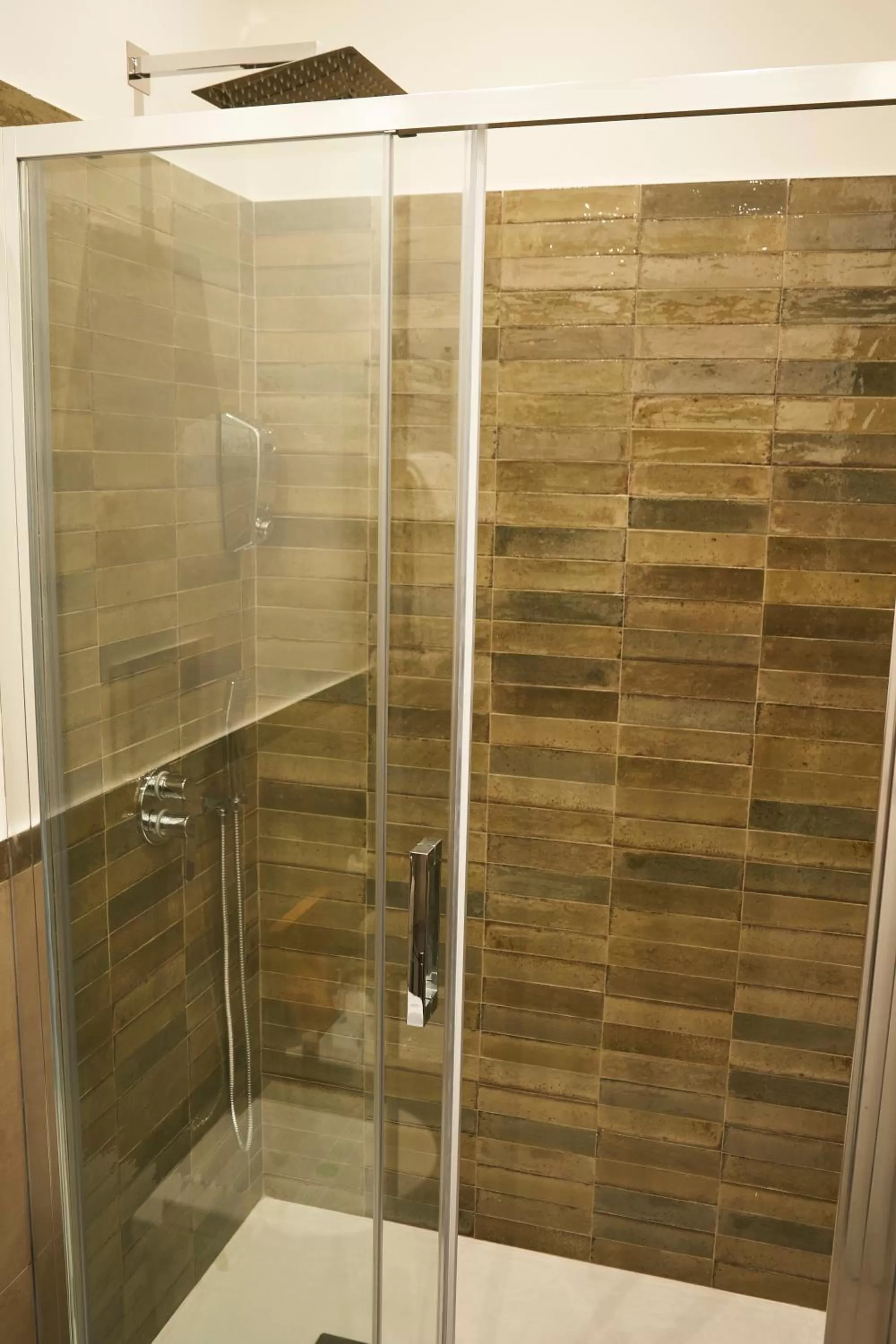 Shower in Ballarò Guest House