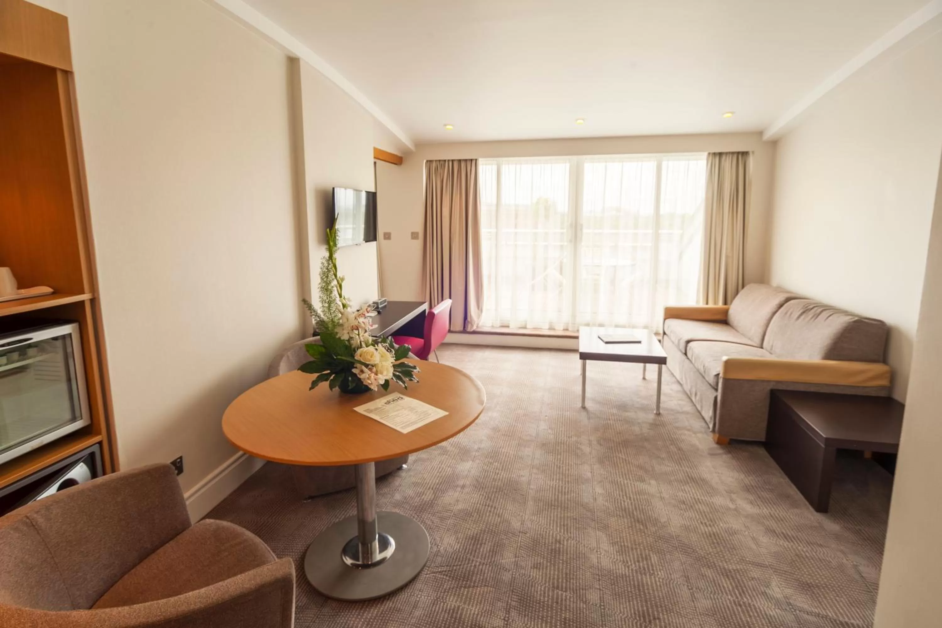 Balcony/Terrace, Bed in Novotel Cardiff Centre