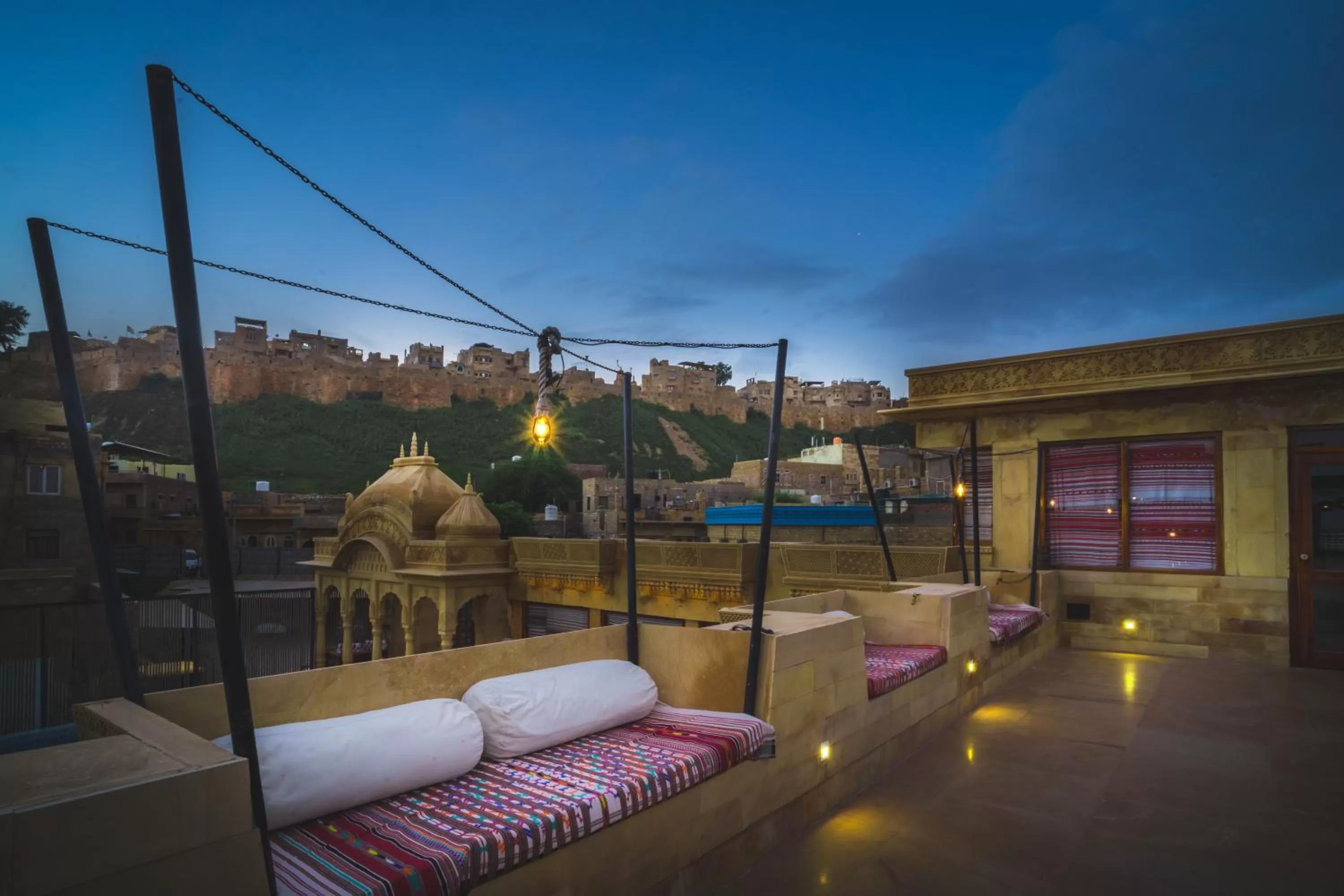 Restaurant/places to eat in Hotel Grand Khalifa