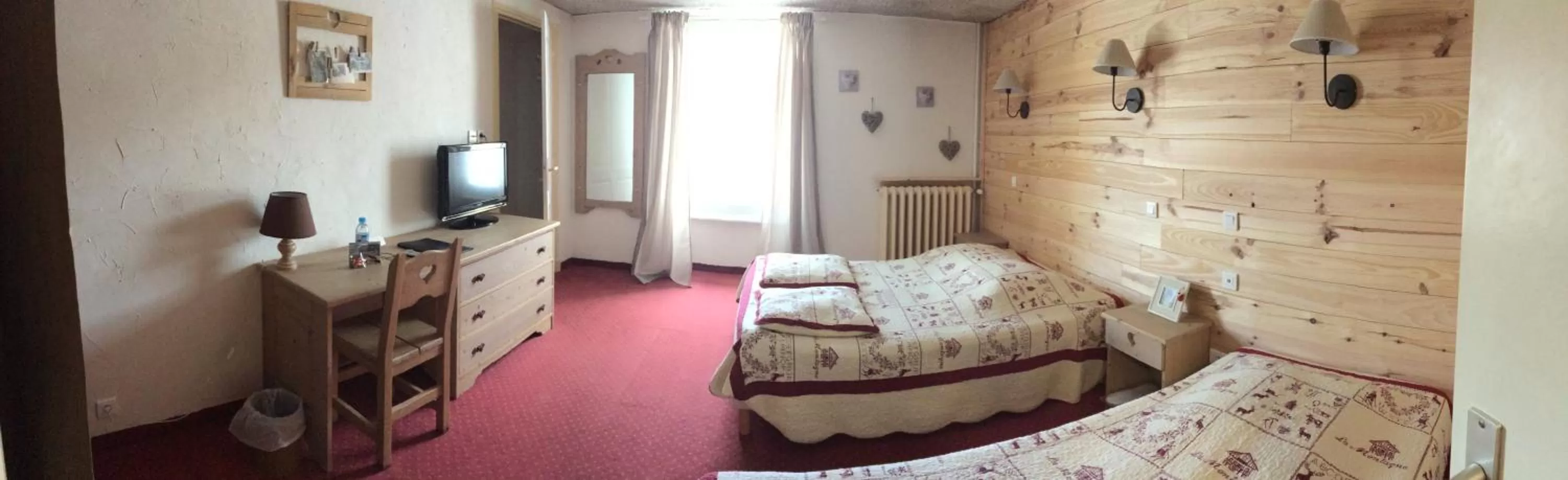 Photo of the whole room in Hôtel Le Dauphin