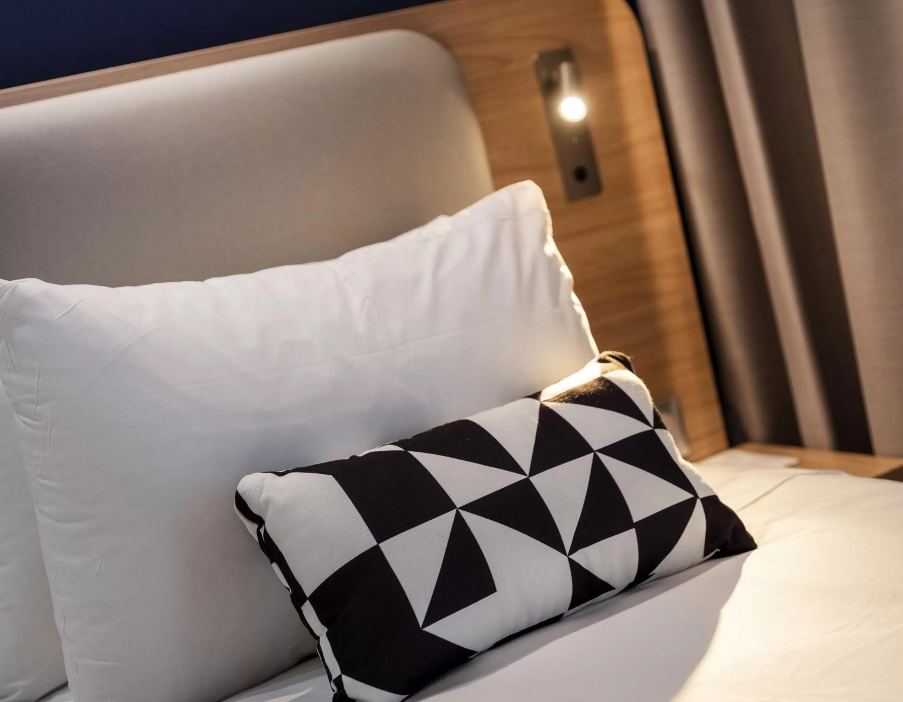 Photo of the whole room, Bed in Holiday Inn Express - Nice - Grand Arenas by IHG