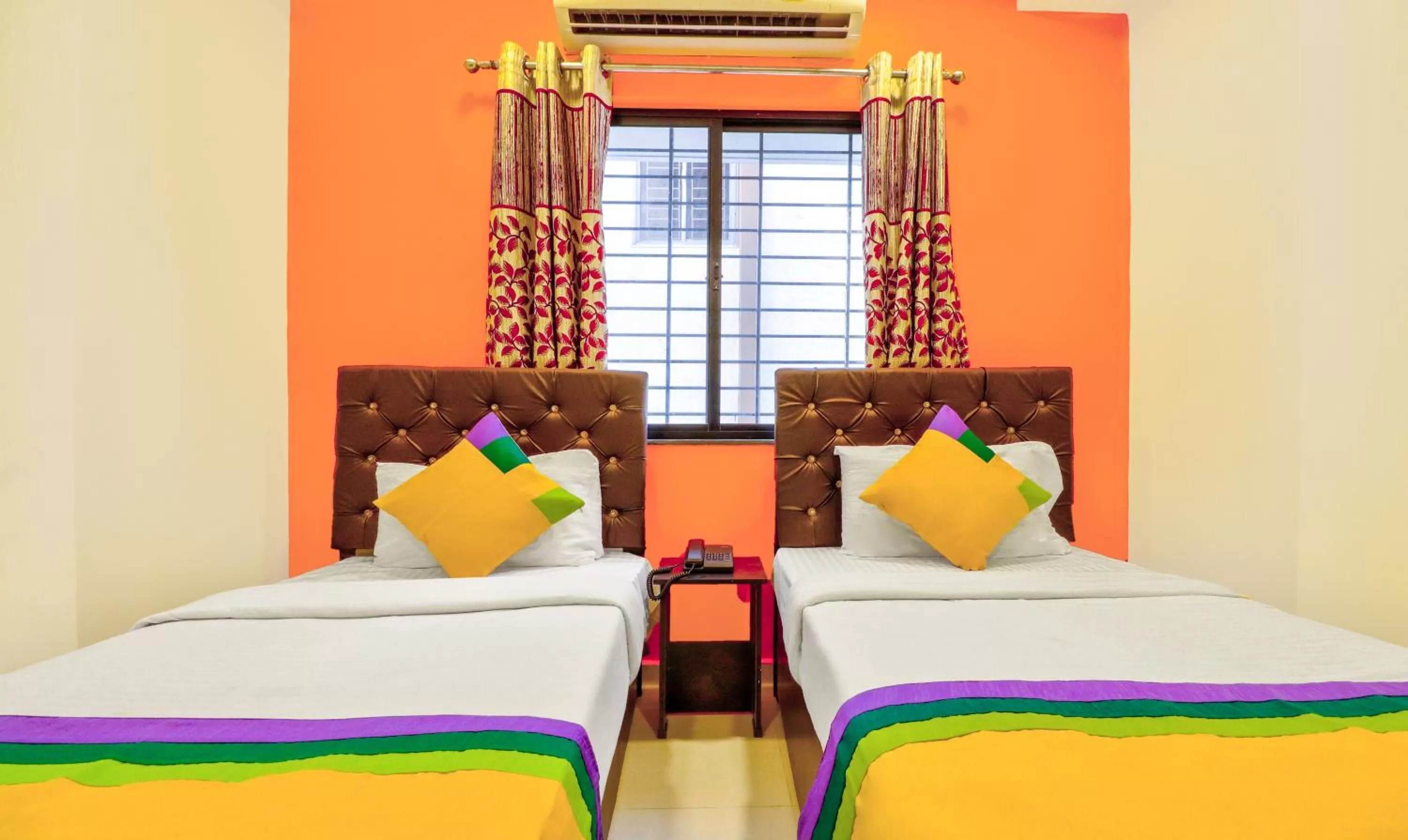 Bed in Itsy Hotels Carnival Inn