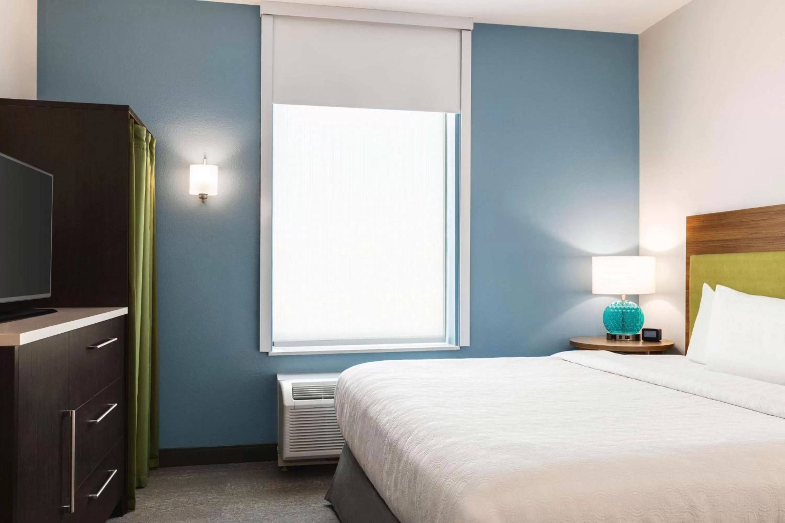 Bed in Home2 Suites by Hilton Lubbock