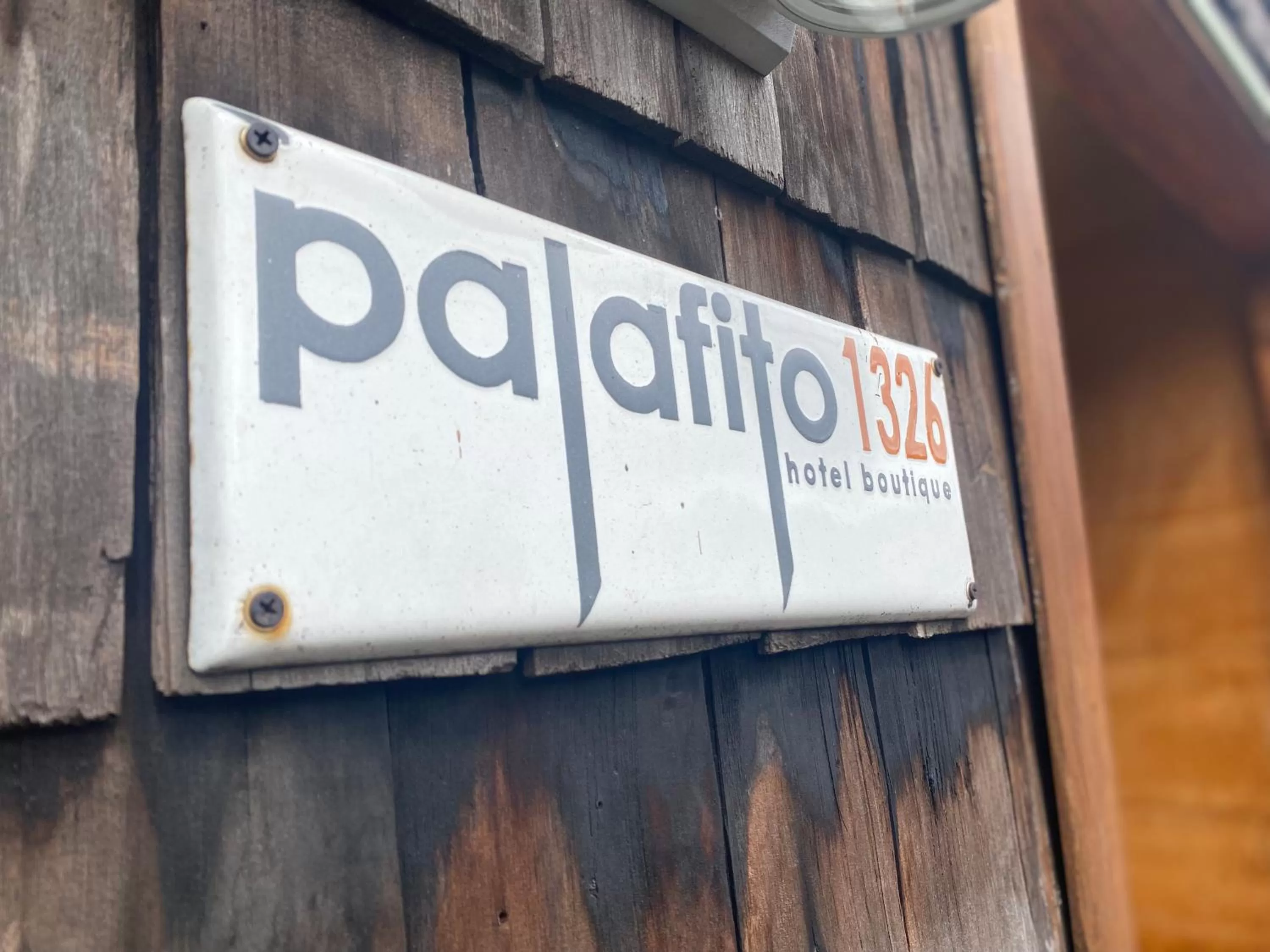 Logo/Certificate/Sign in Palafito 1326 Hotel Boutique Chiloé