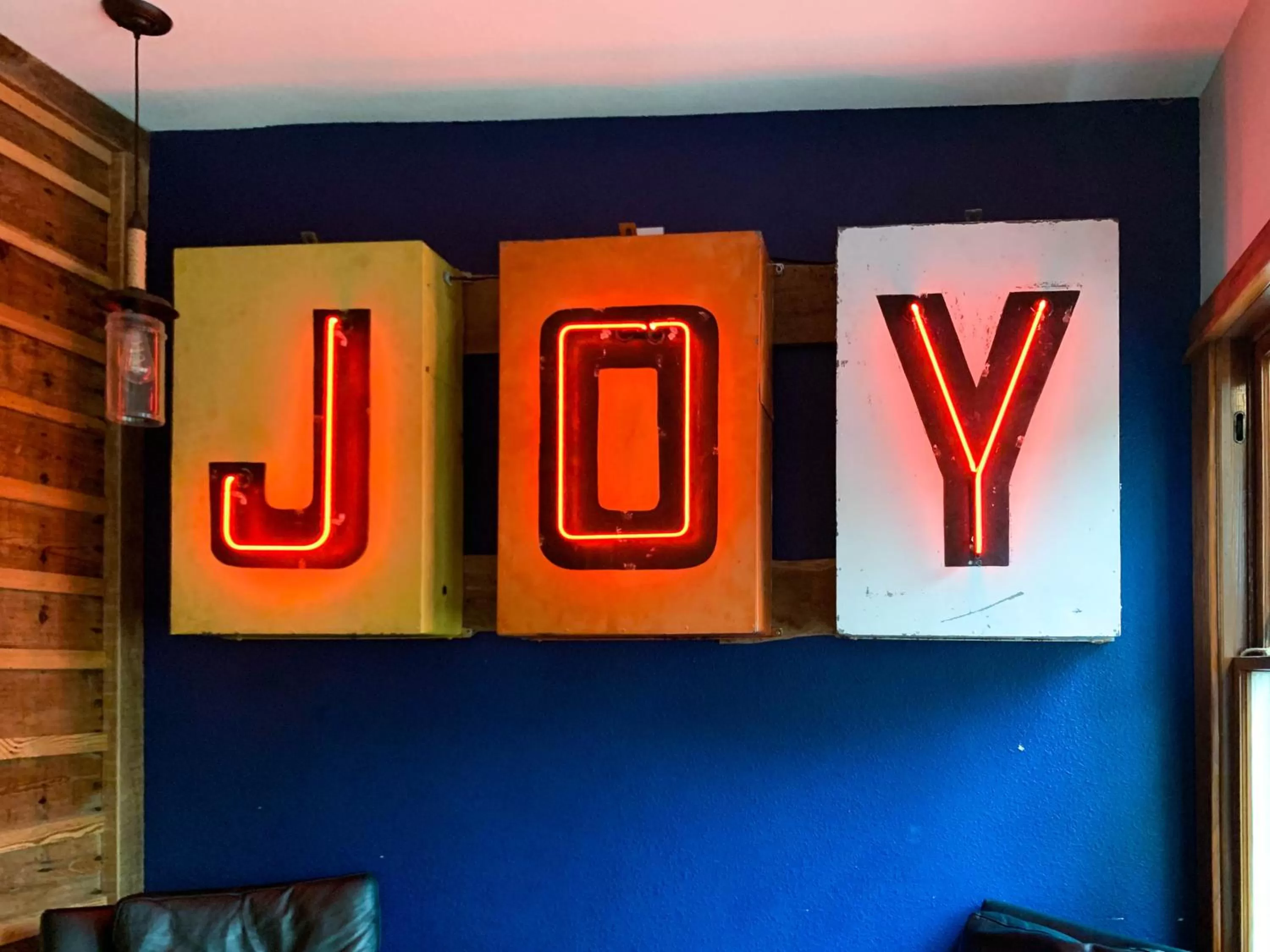 Decorative detail in The Wanderoo Lodge